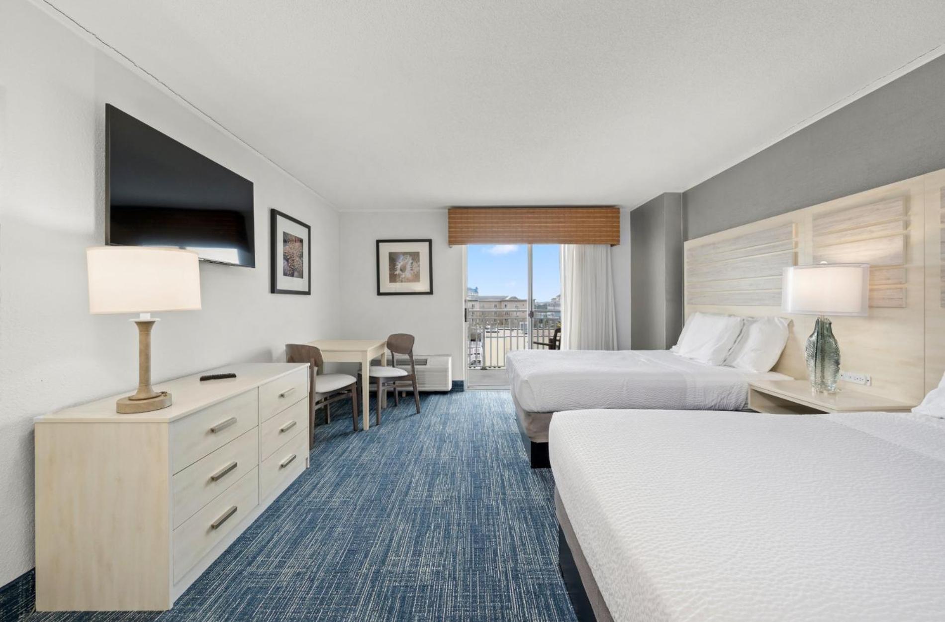 Double Room with Two Double Beds and City View  photo 1