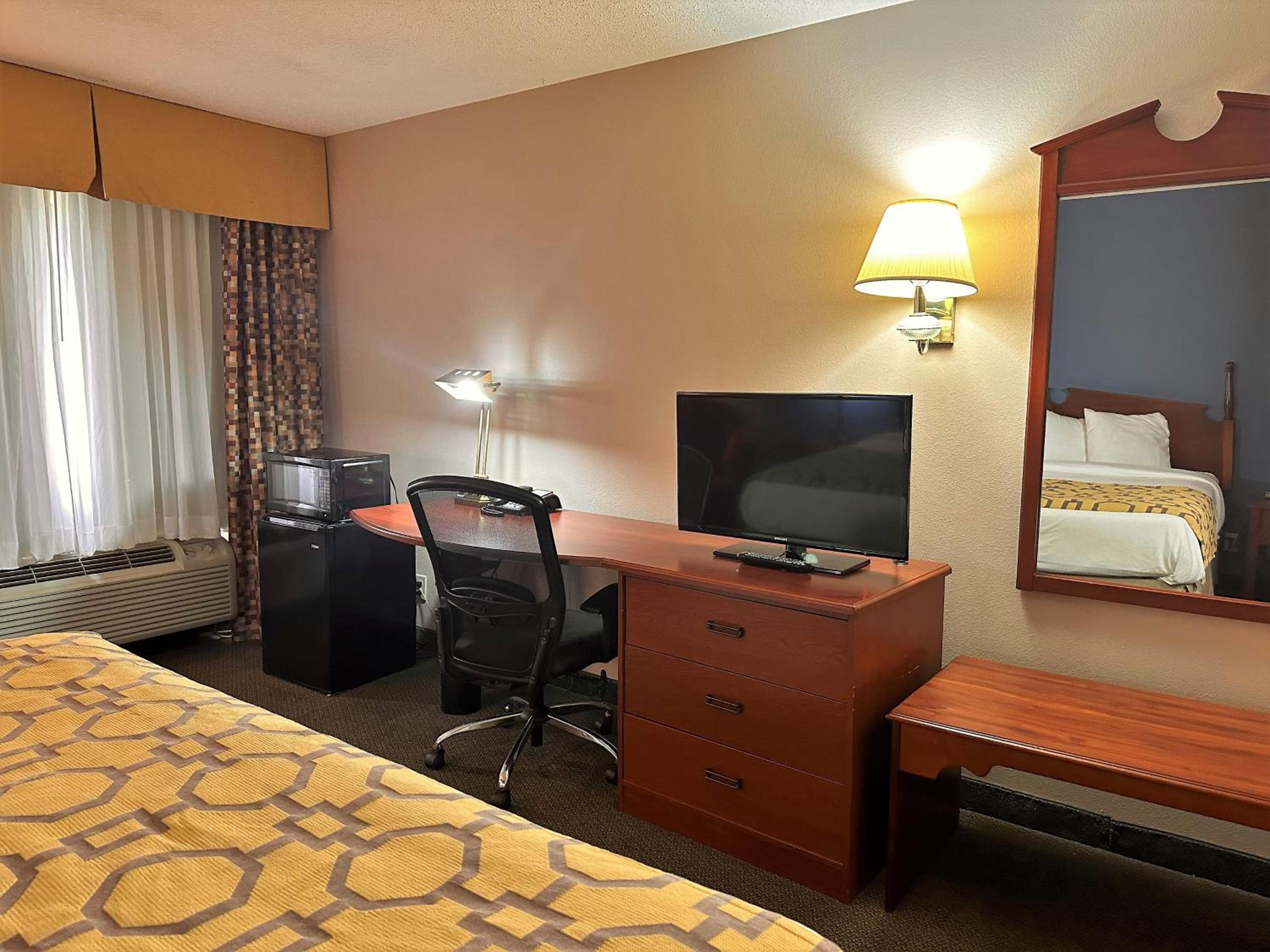 King Room - Non-Smoking - Photo 1