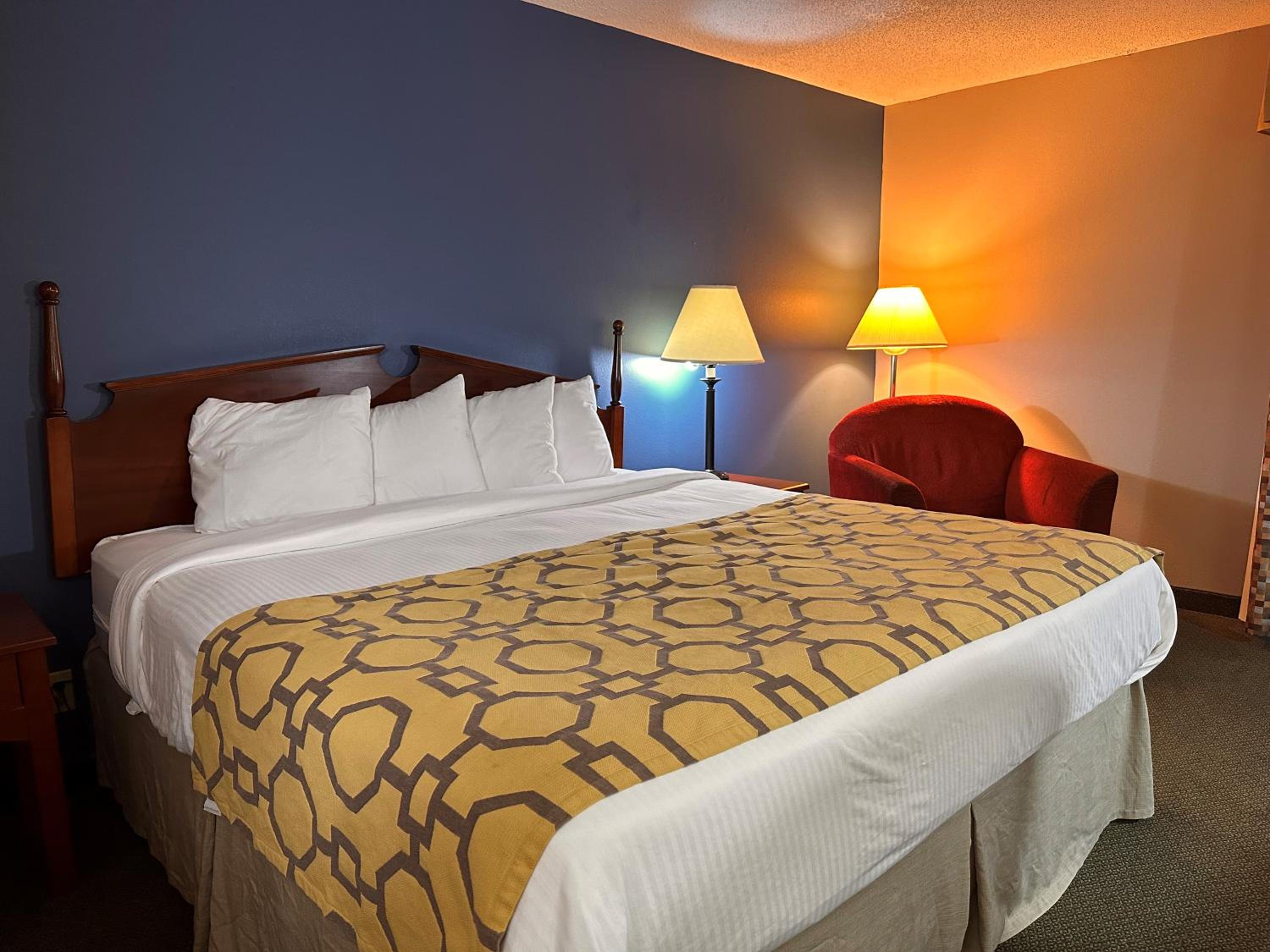 King Room - Non-Smoking - Photo 2