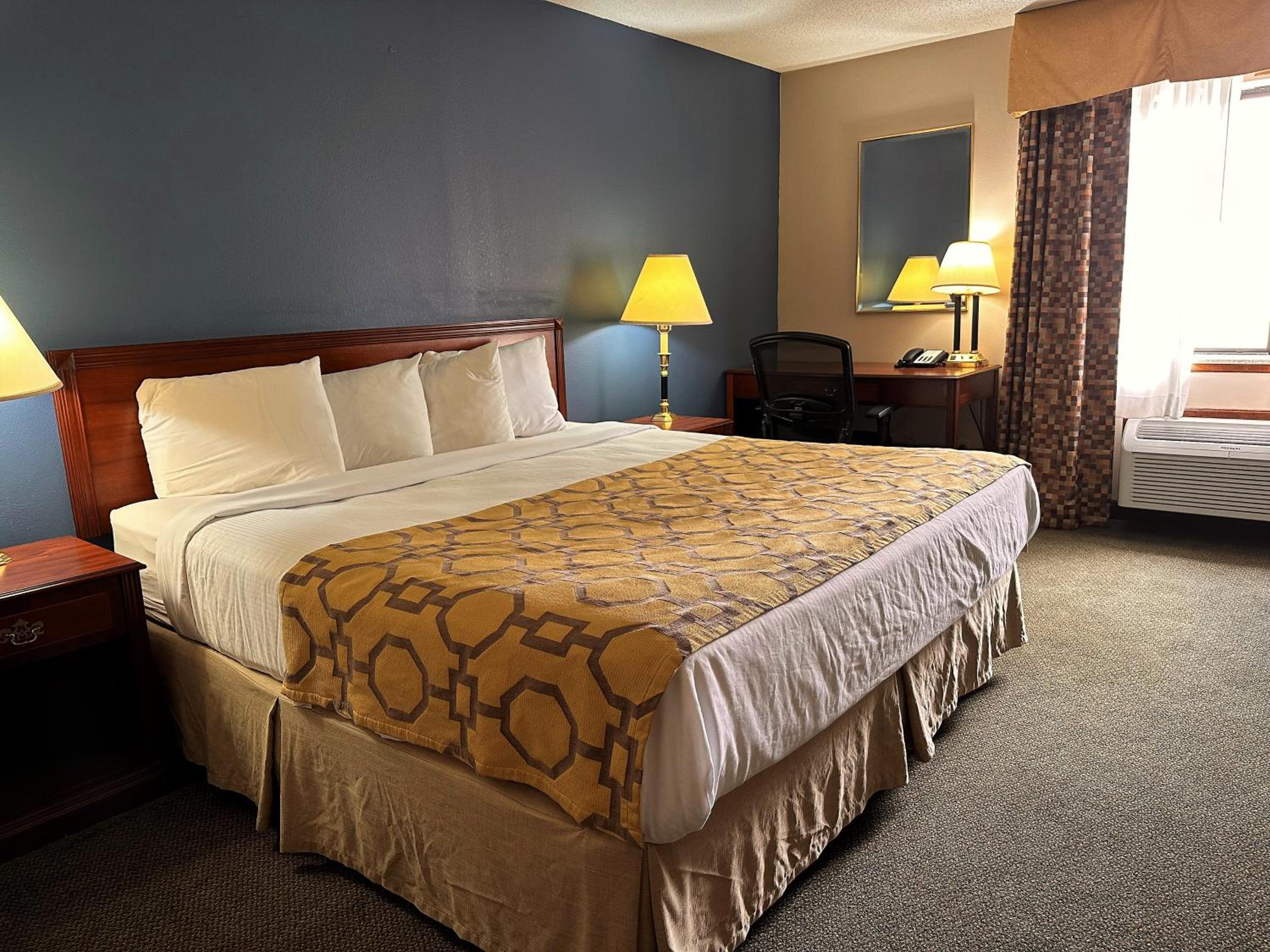 King Room - Non-Smoking - Photo 5
