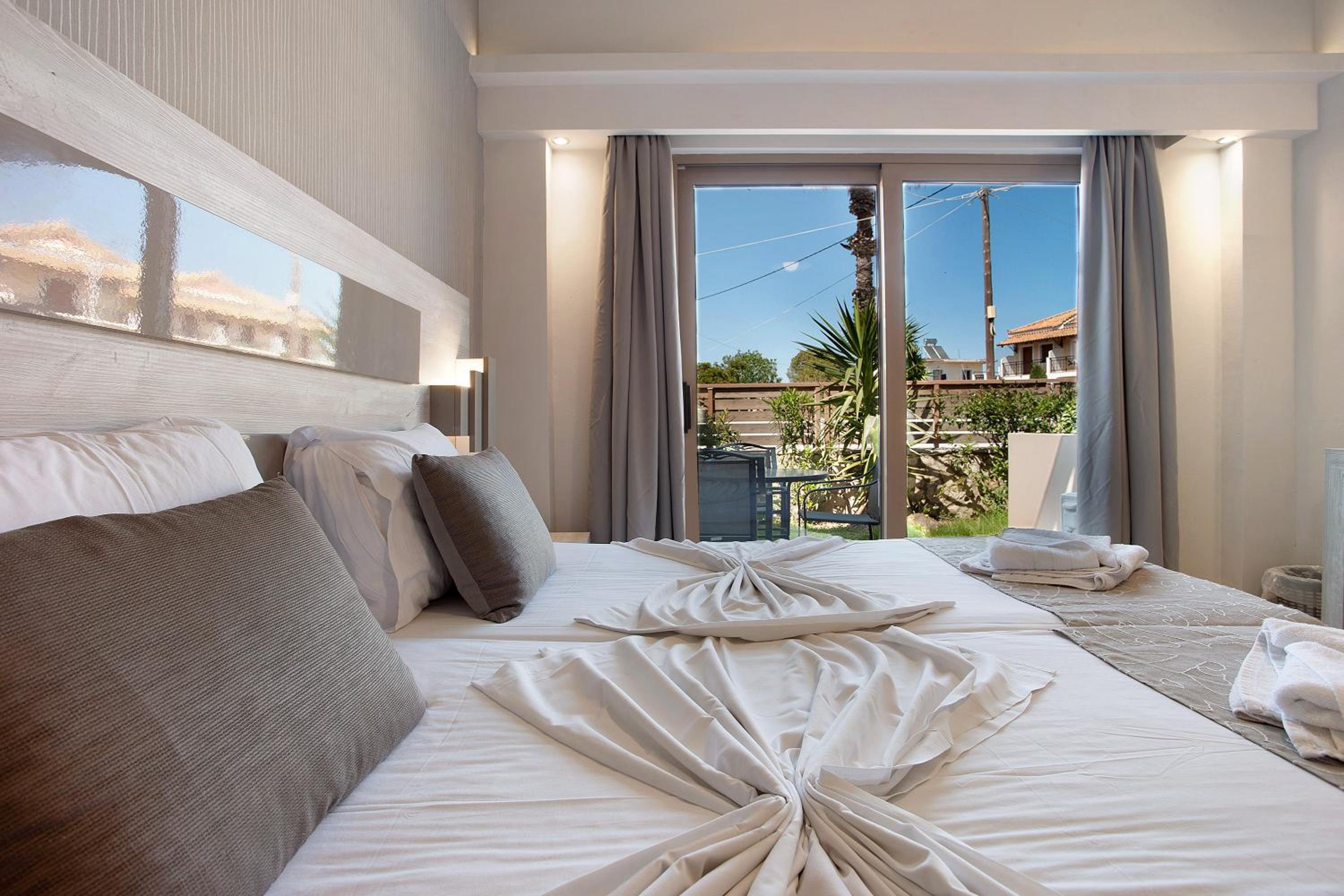 Superior One-Bedroom Apartment with Balcony