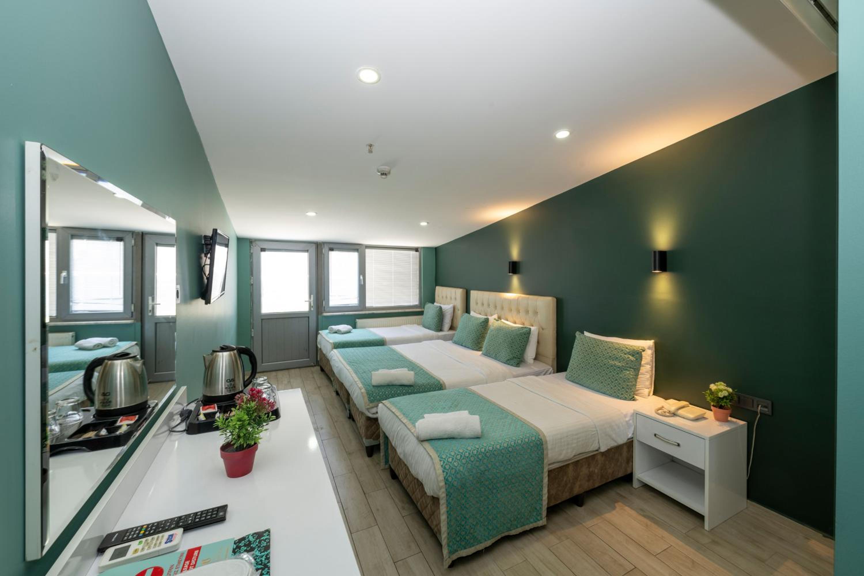 Triple Room with Terrace photo 1