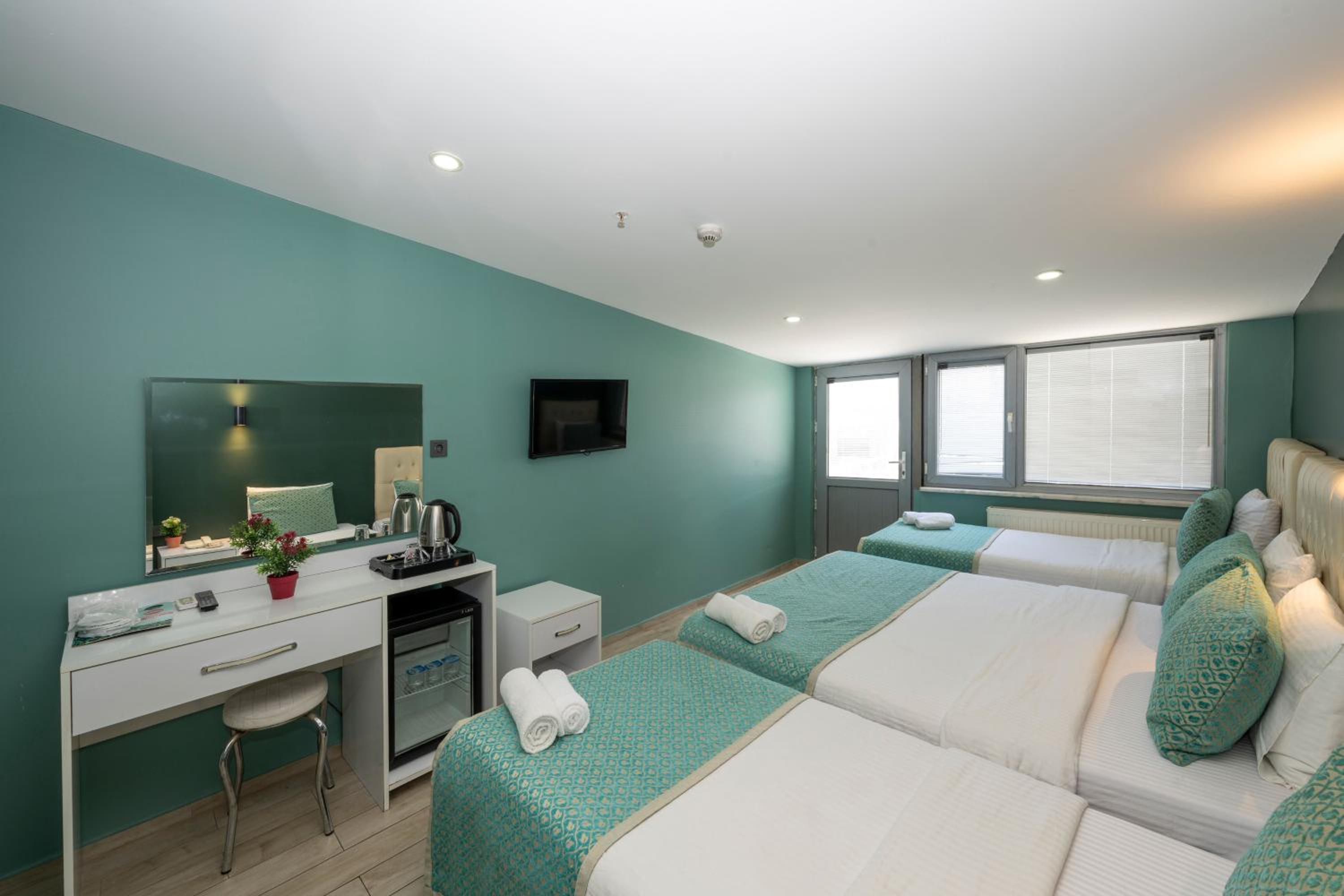 Triple Room with Terrace photo 3