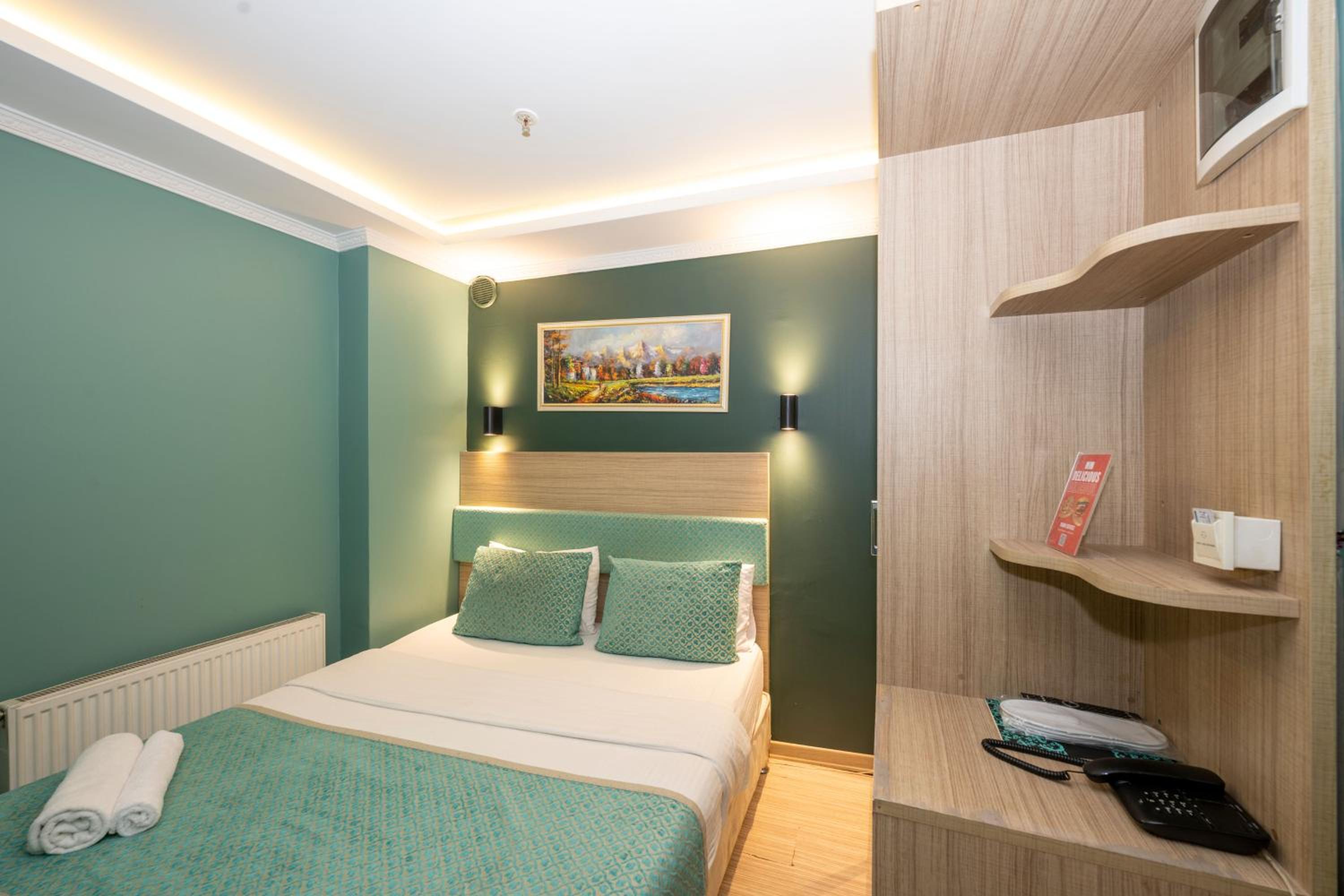 Economic Double Room - No Window photo 3