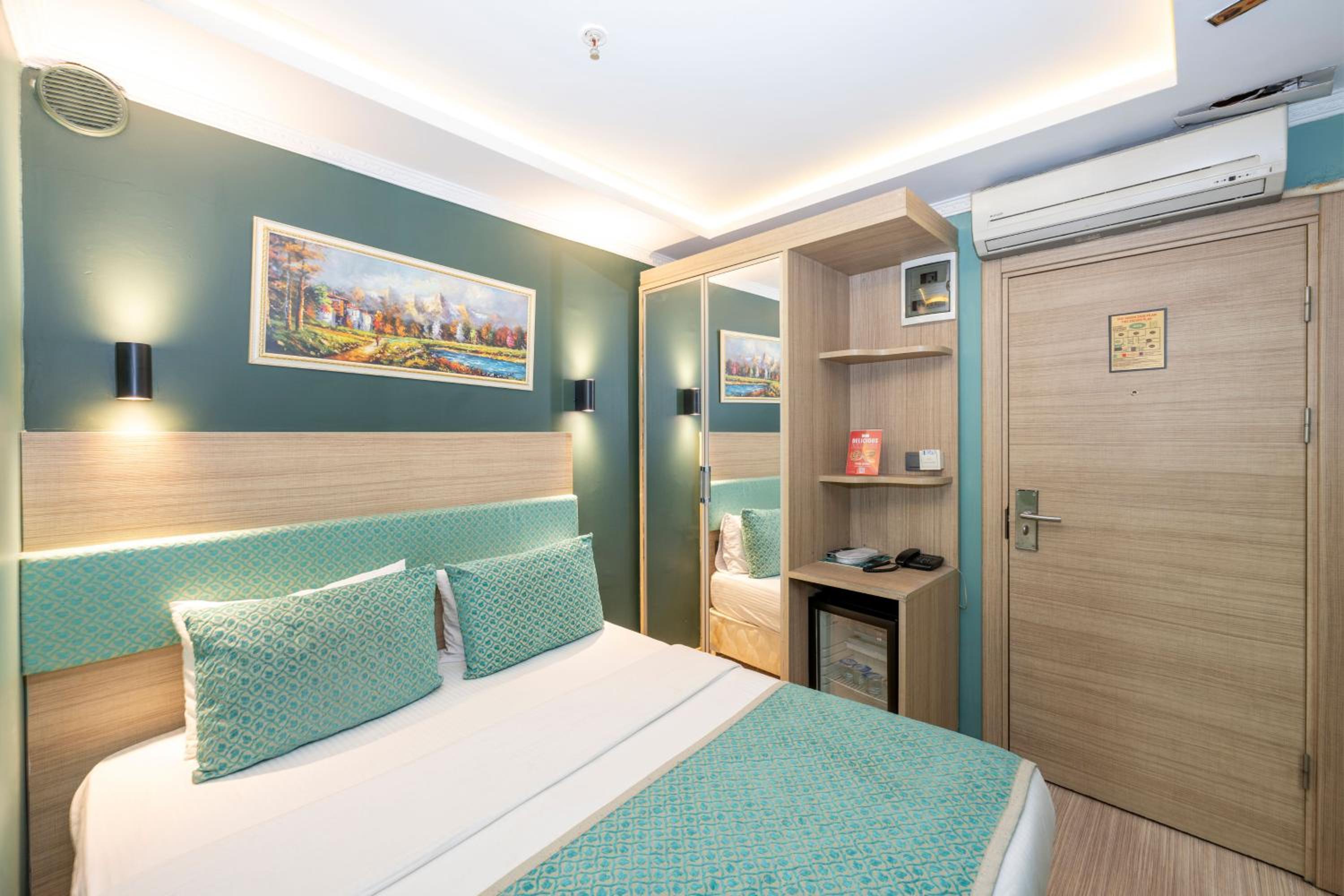 Economic Double Room - No Window photo 1