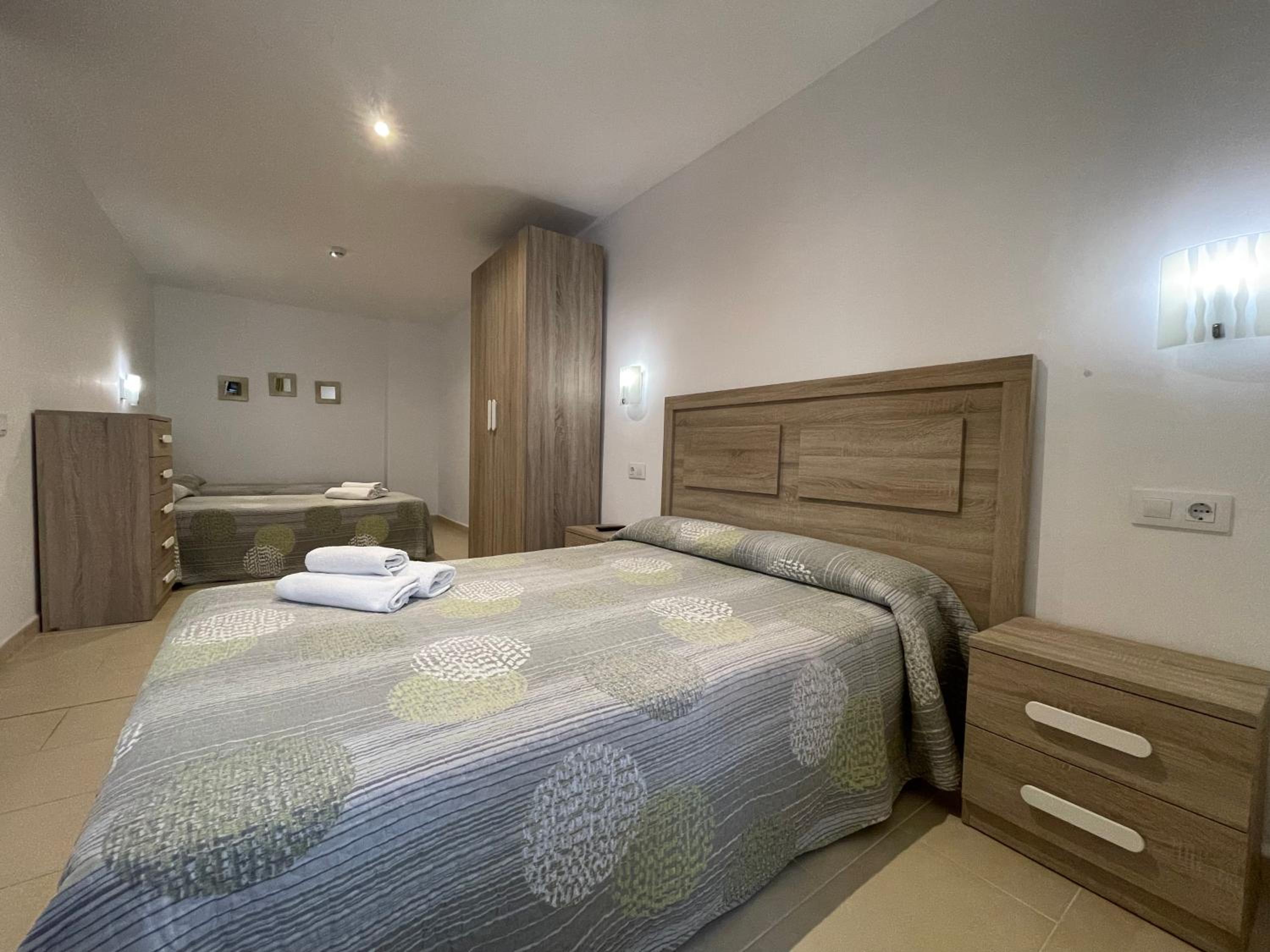 Quadruple Room with Bath - Photo 1