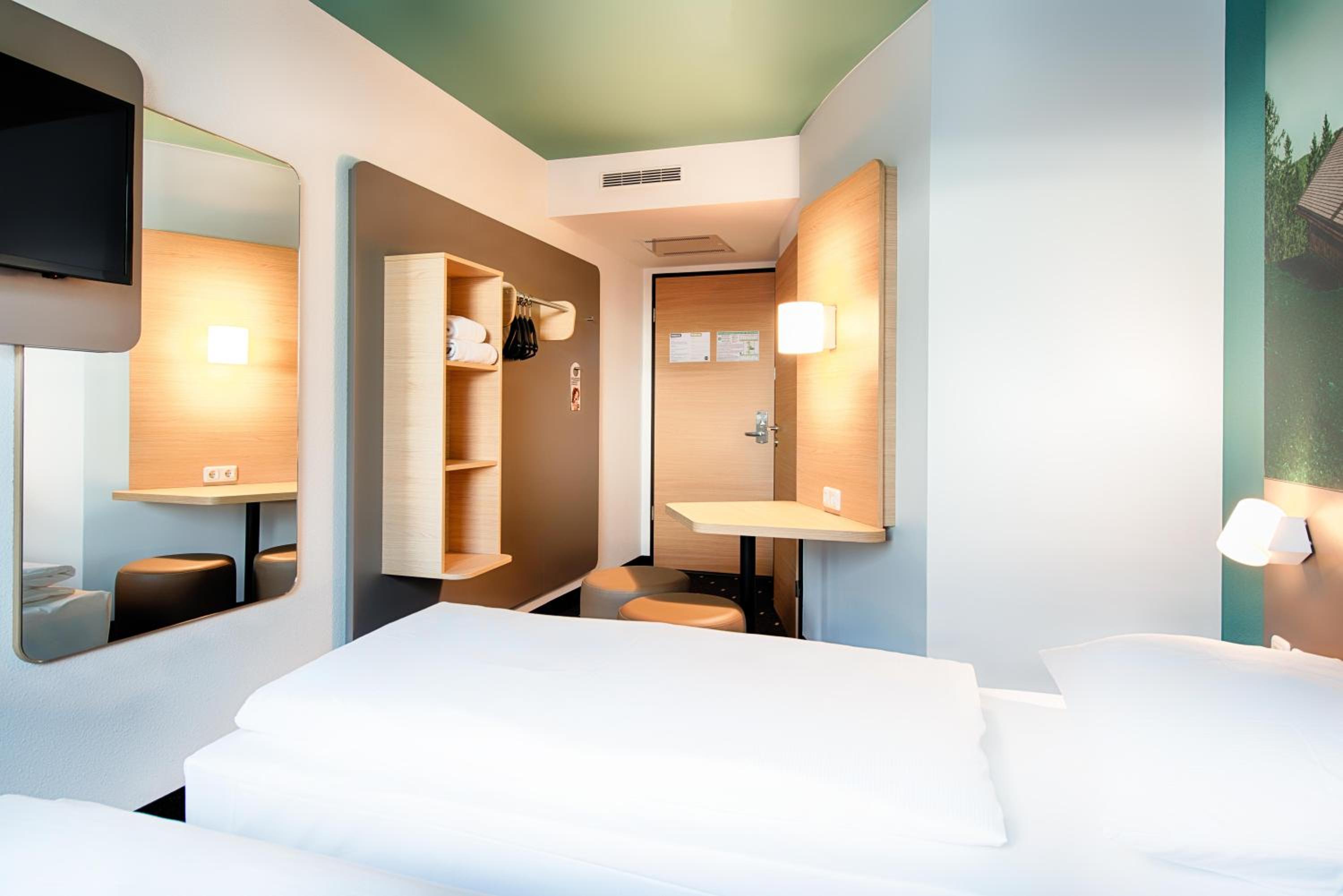 Standard Twin Room - Photo 2