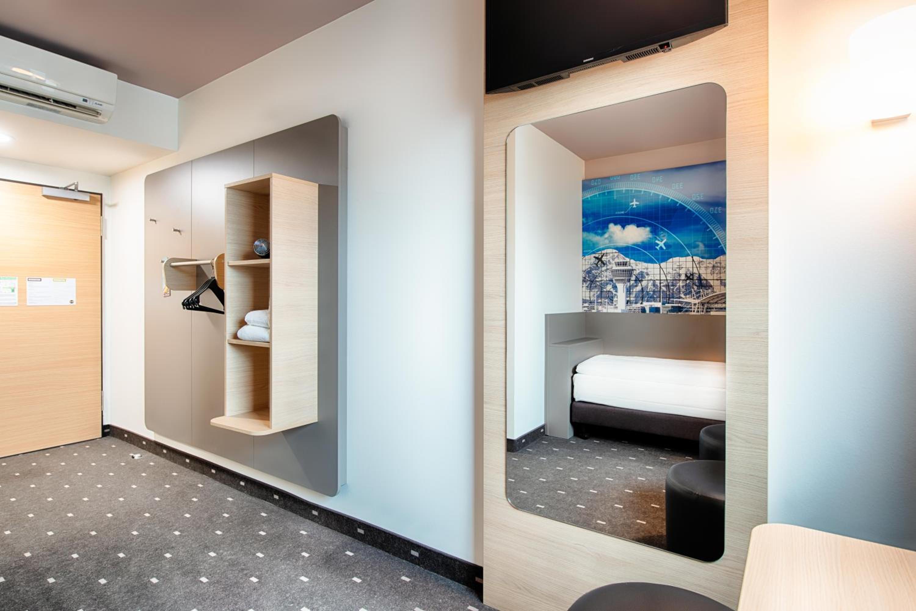 Twin Room - Photo 8