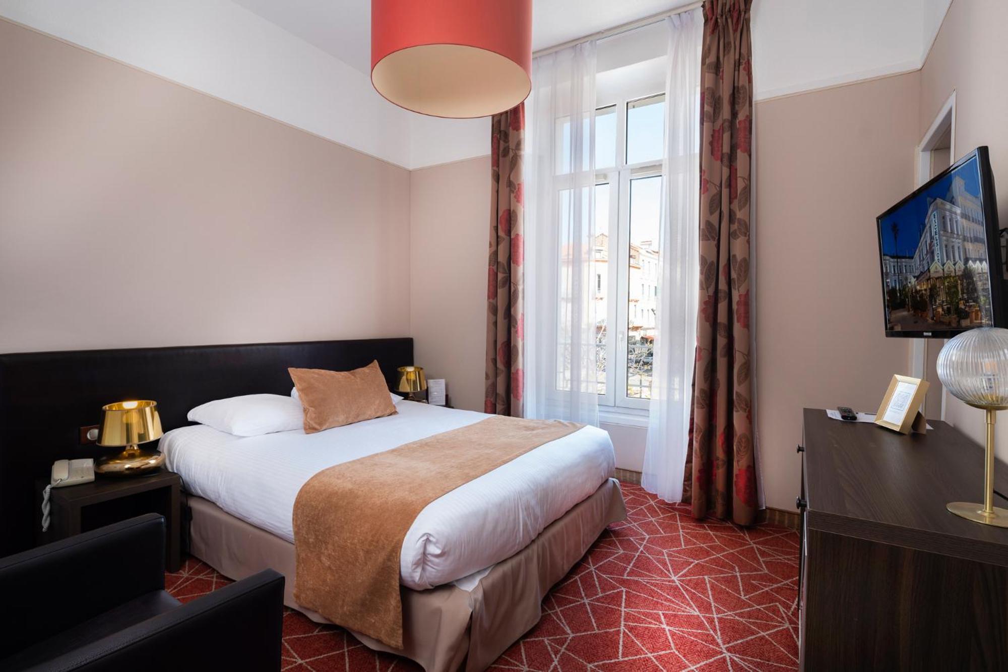 Double Room - City Side - Photo 1