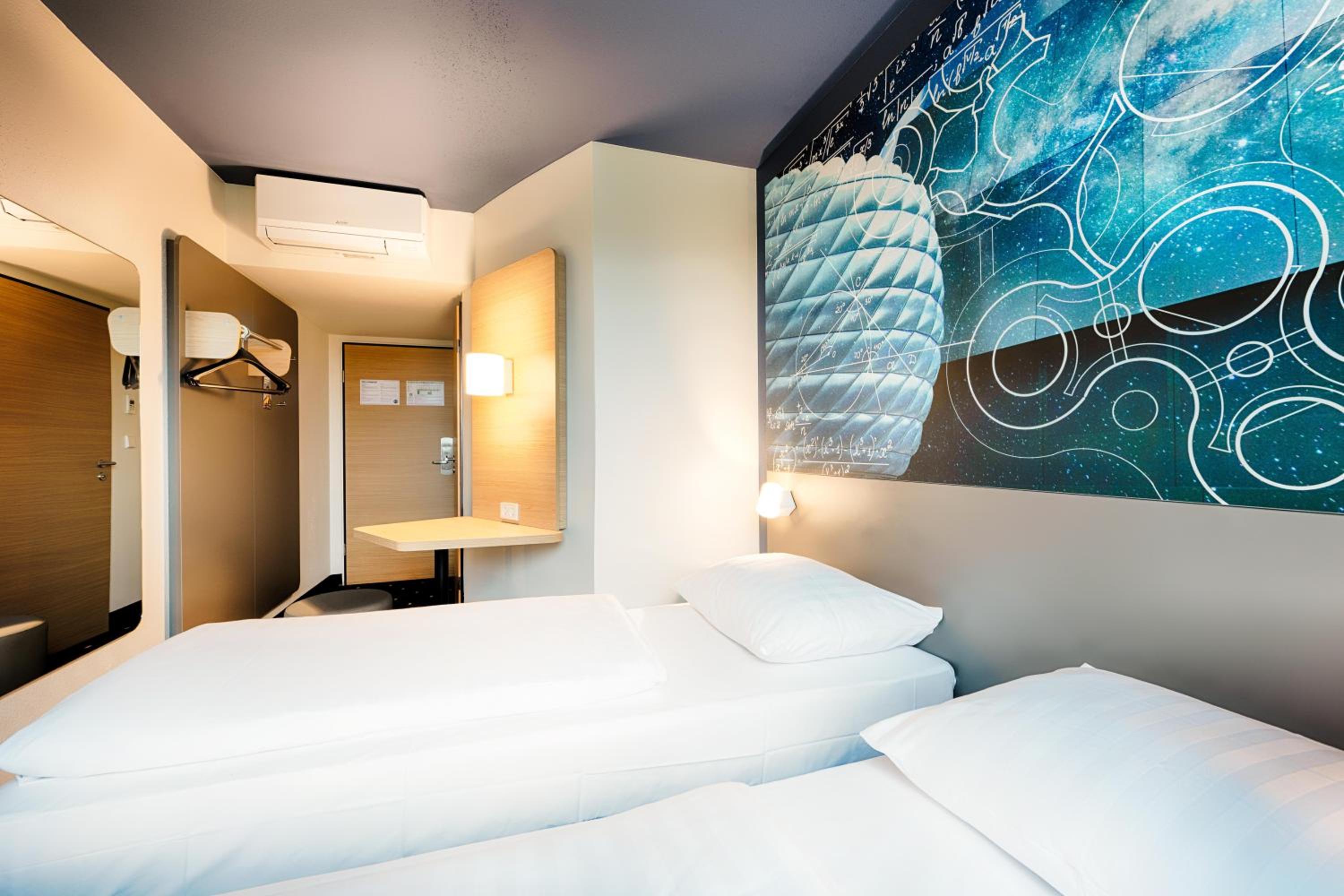Twin Room - Photo 3