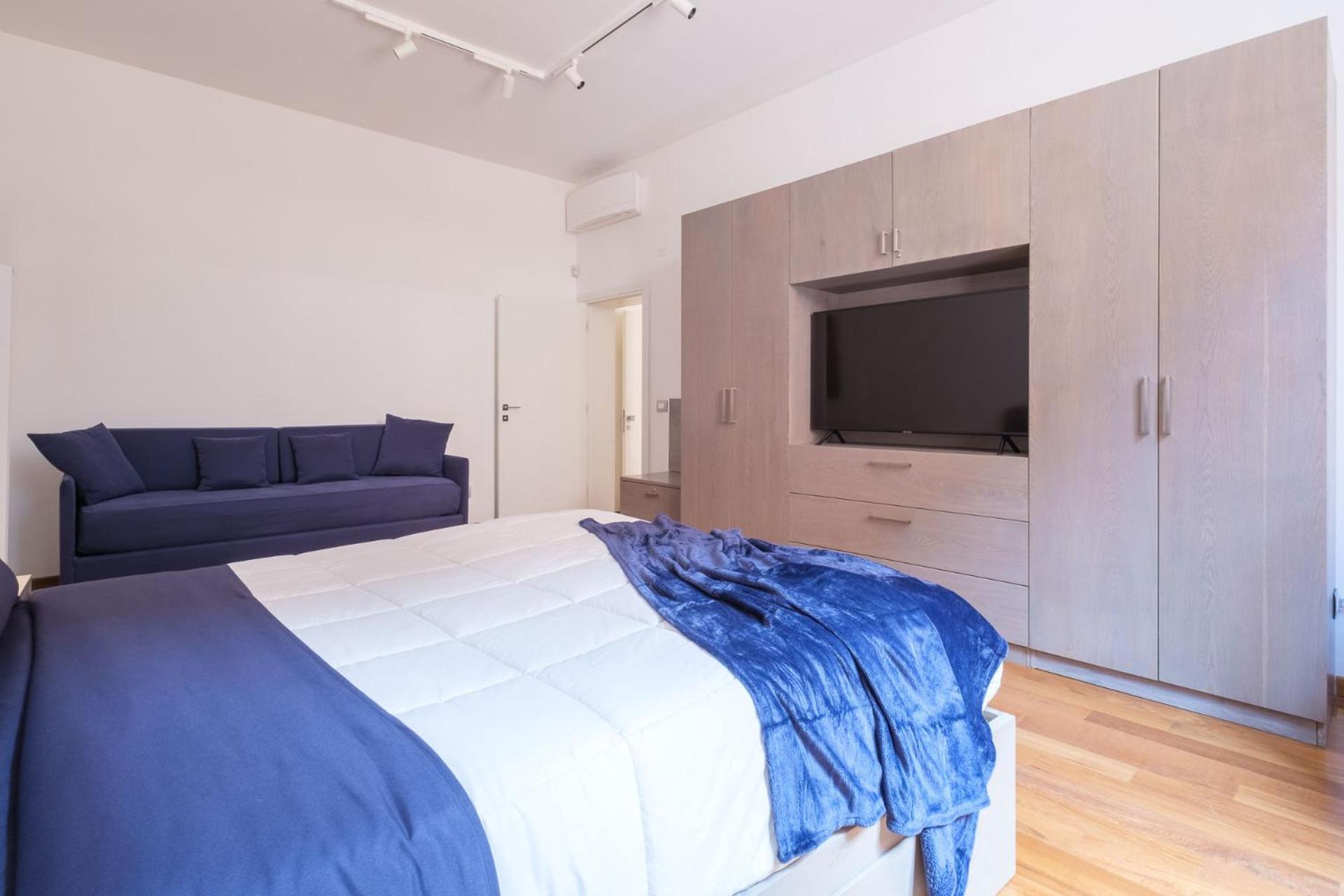 Suite with Balcony - Photo 8