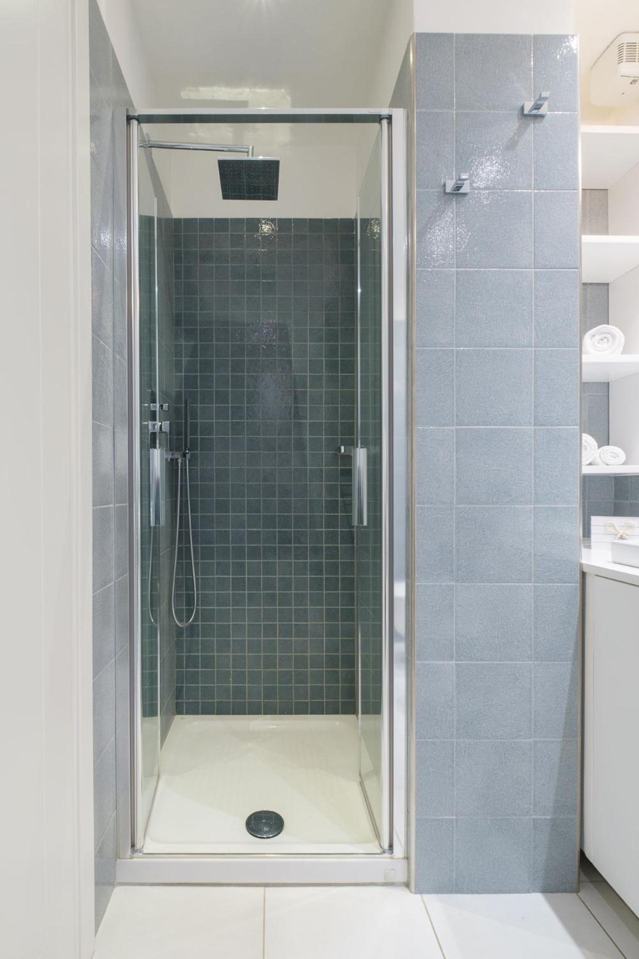 Deluxe Suite - Photo 17