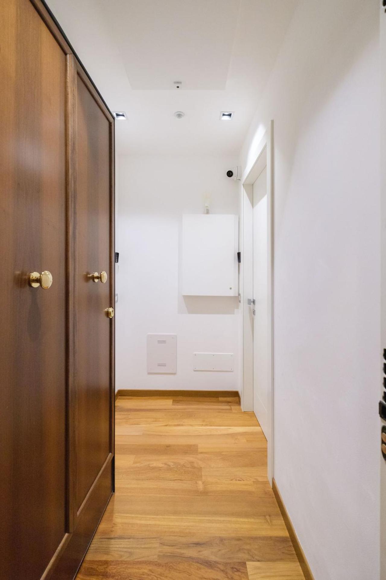 Suite with Balcony - Photo 18