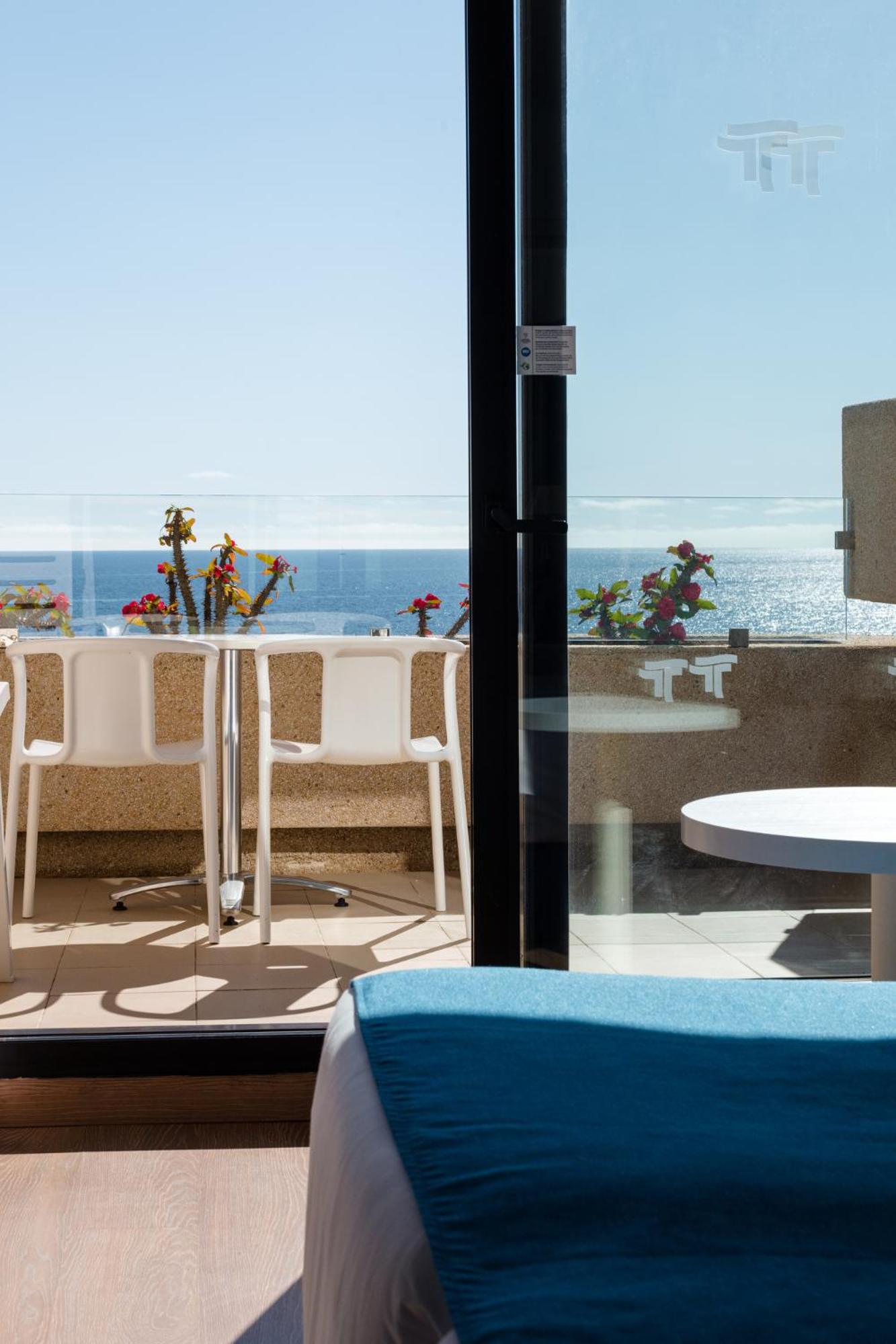 Superior Double Room with Sea View (2 Adults)