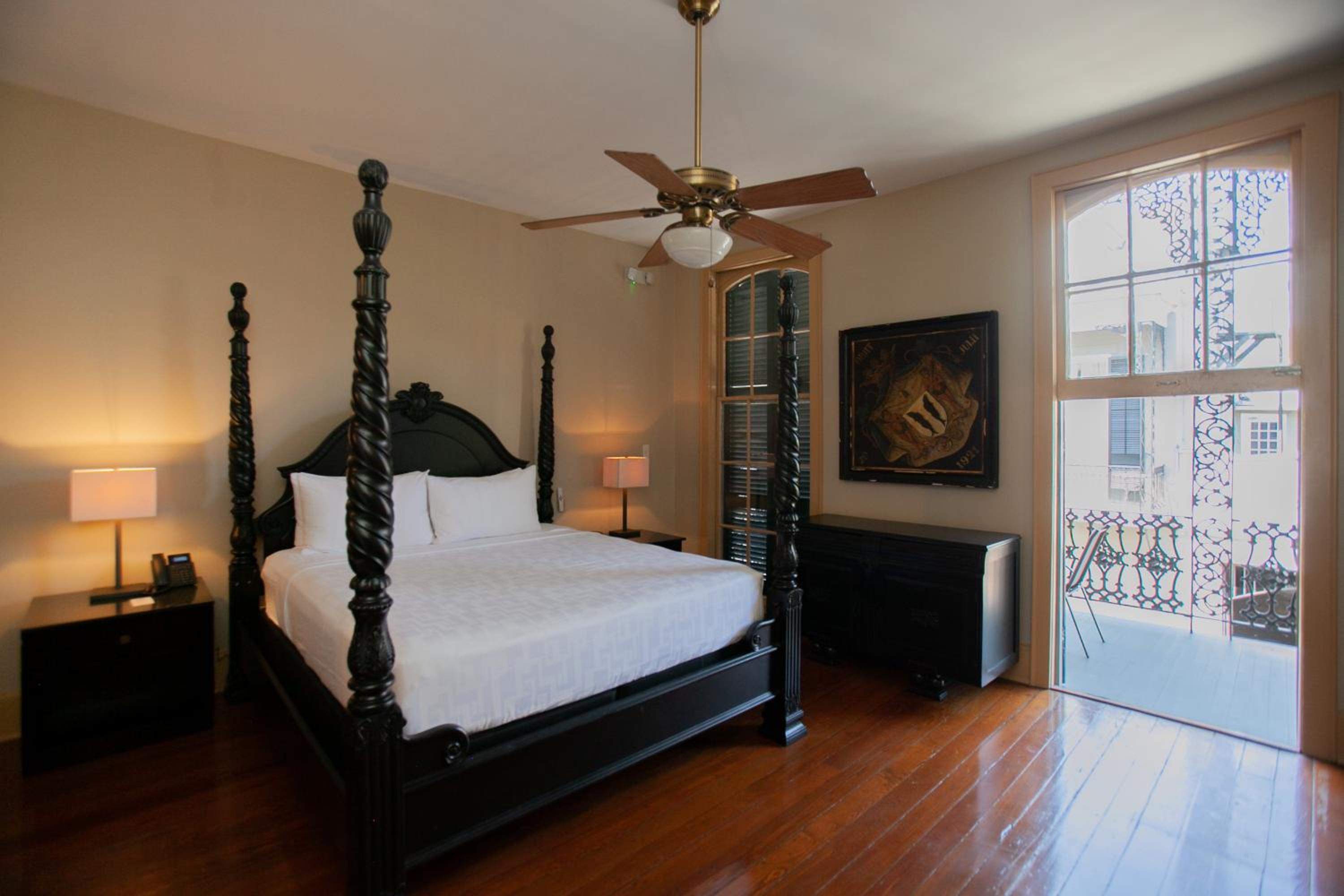 King Room with Balcony - Photo 1