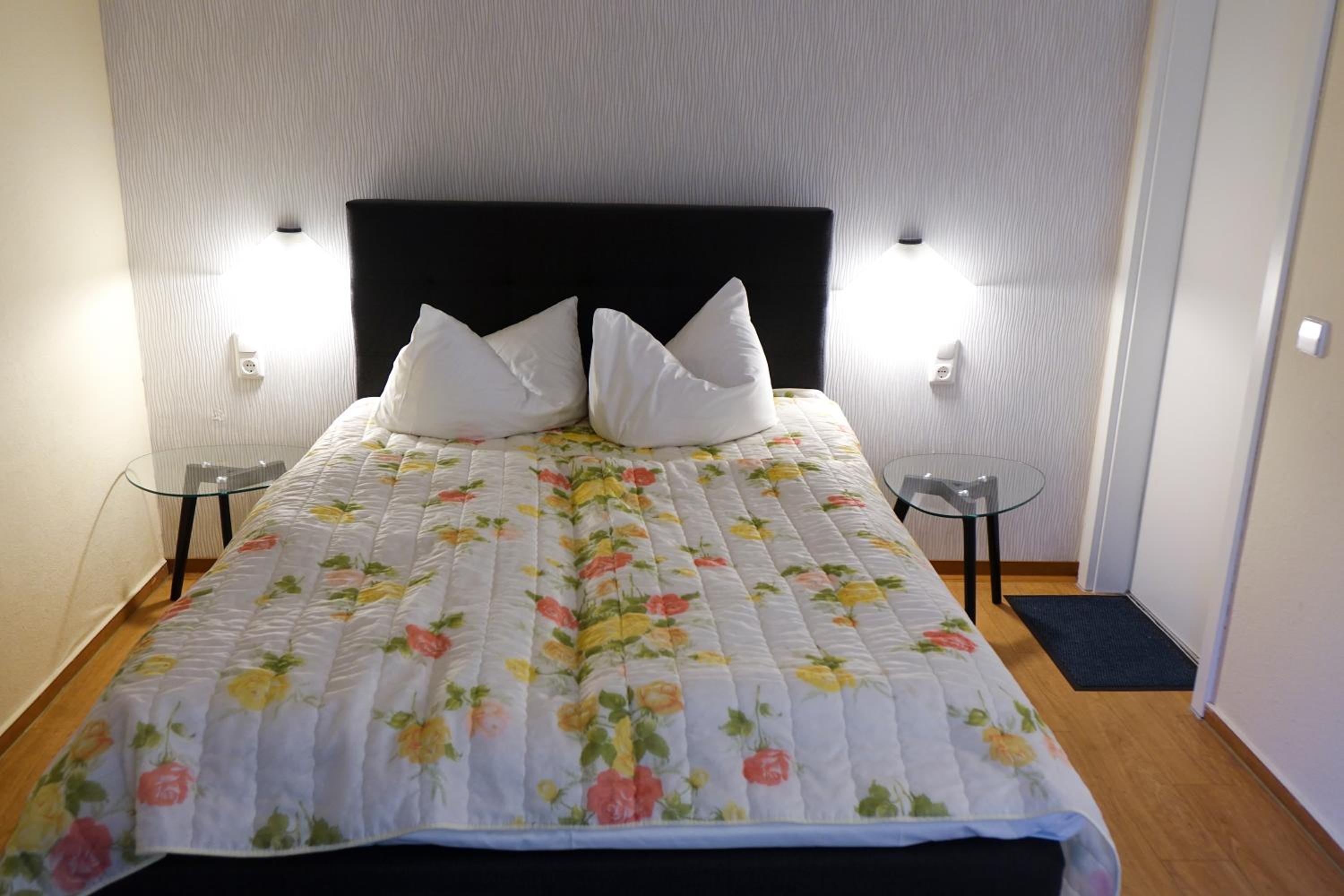 Queen Room - Photo 1