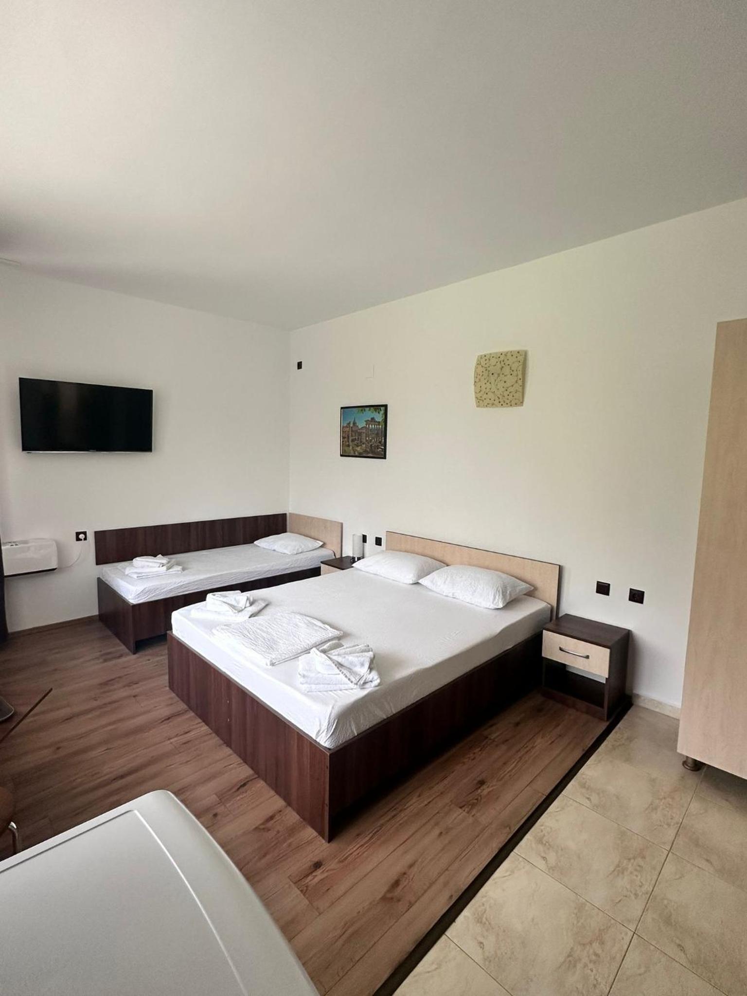 Standard Triple Room - Photo 9