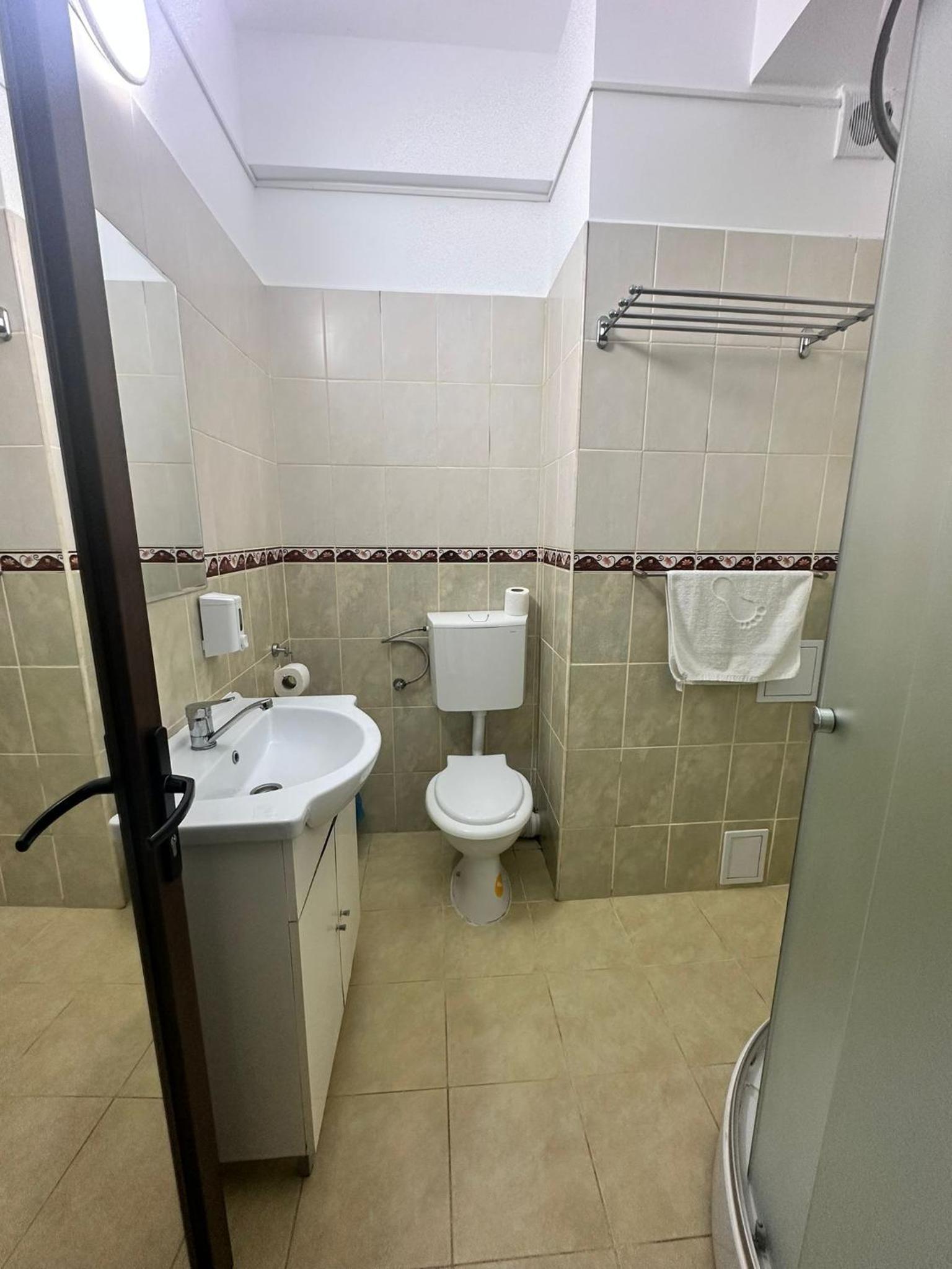 Standard Triple Room - Photo 10