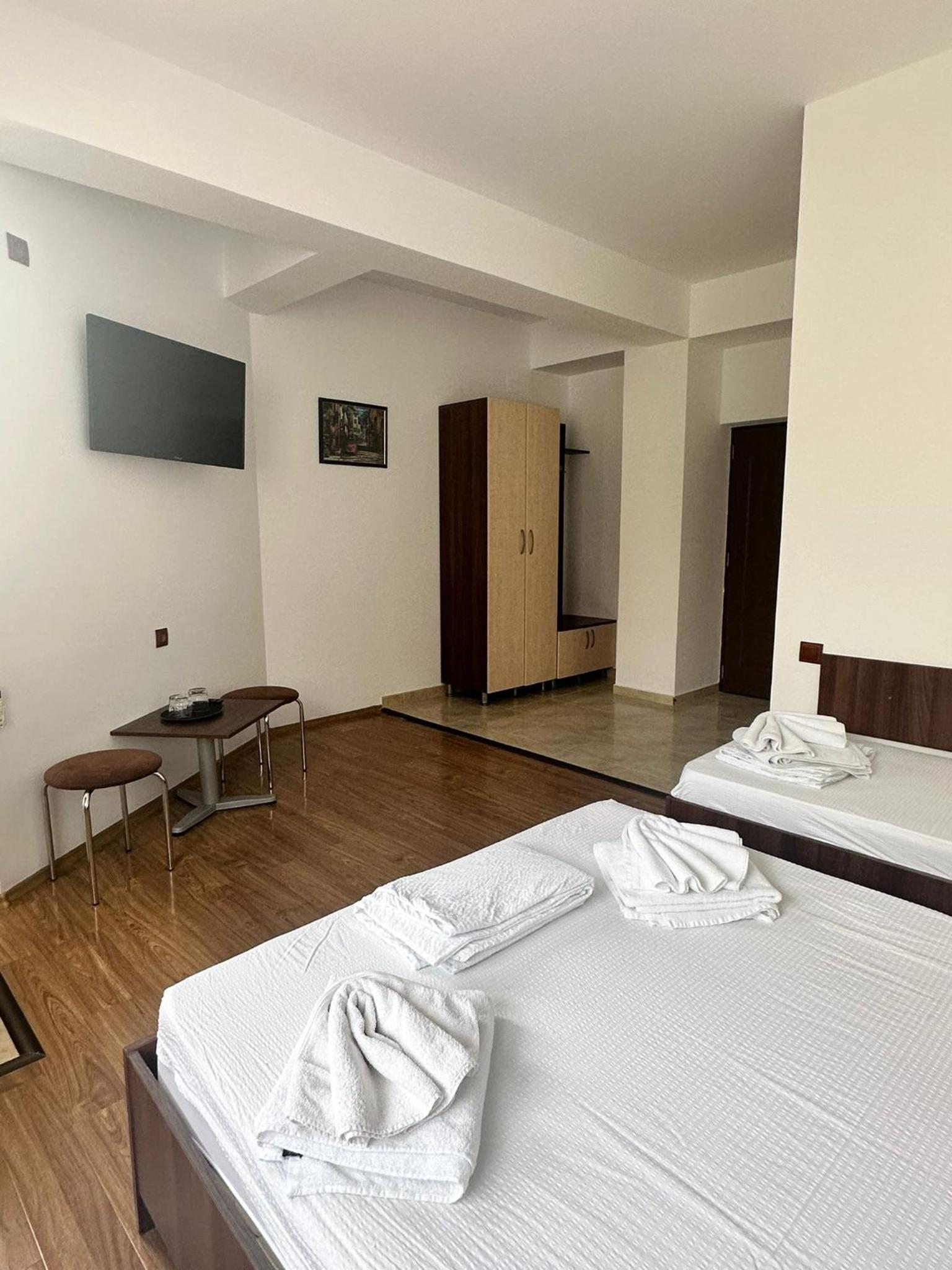 Standard Triple Room - Photo 11