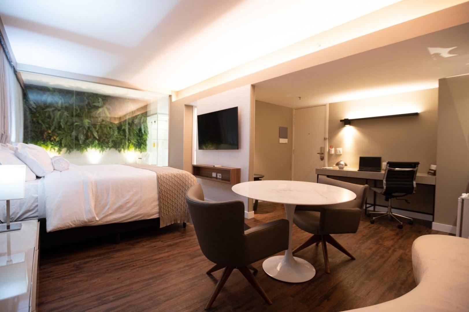 Double Premium Suite with King Bed thumbnail 5