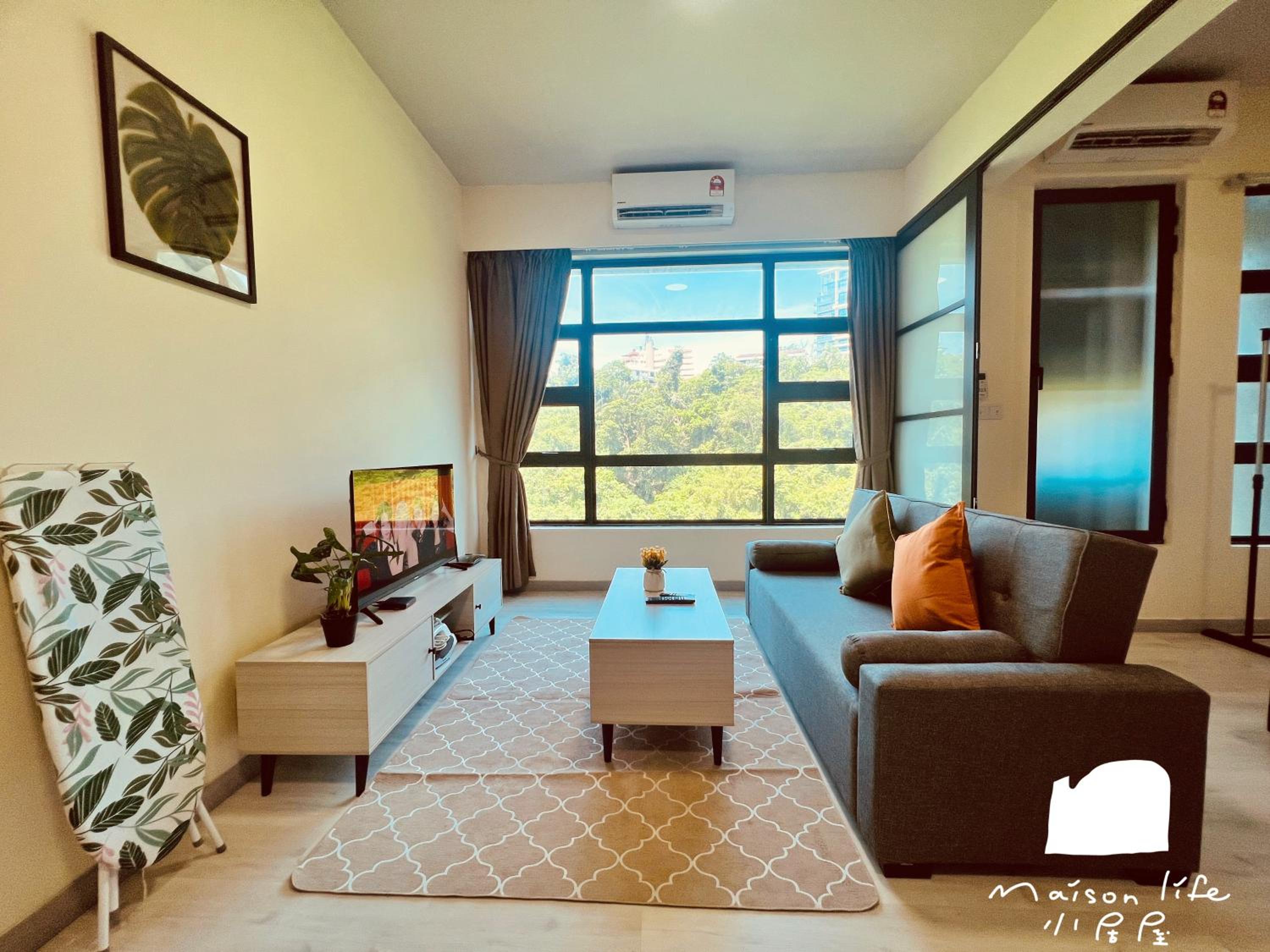Apartment with Mountain View