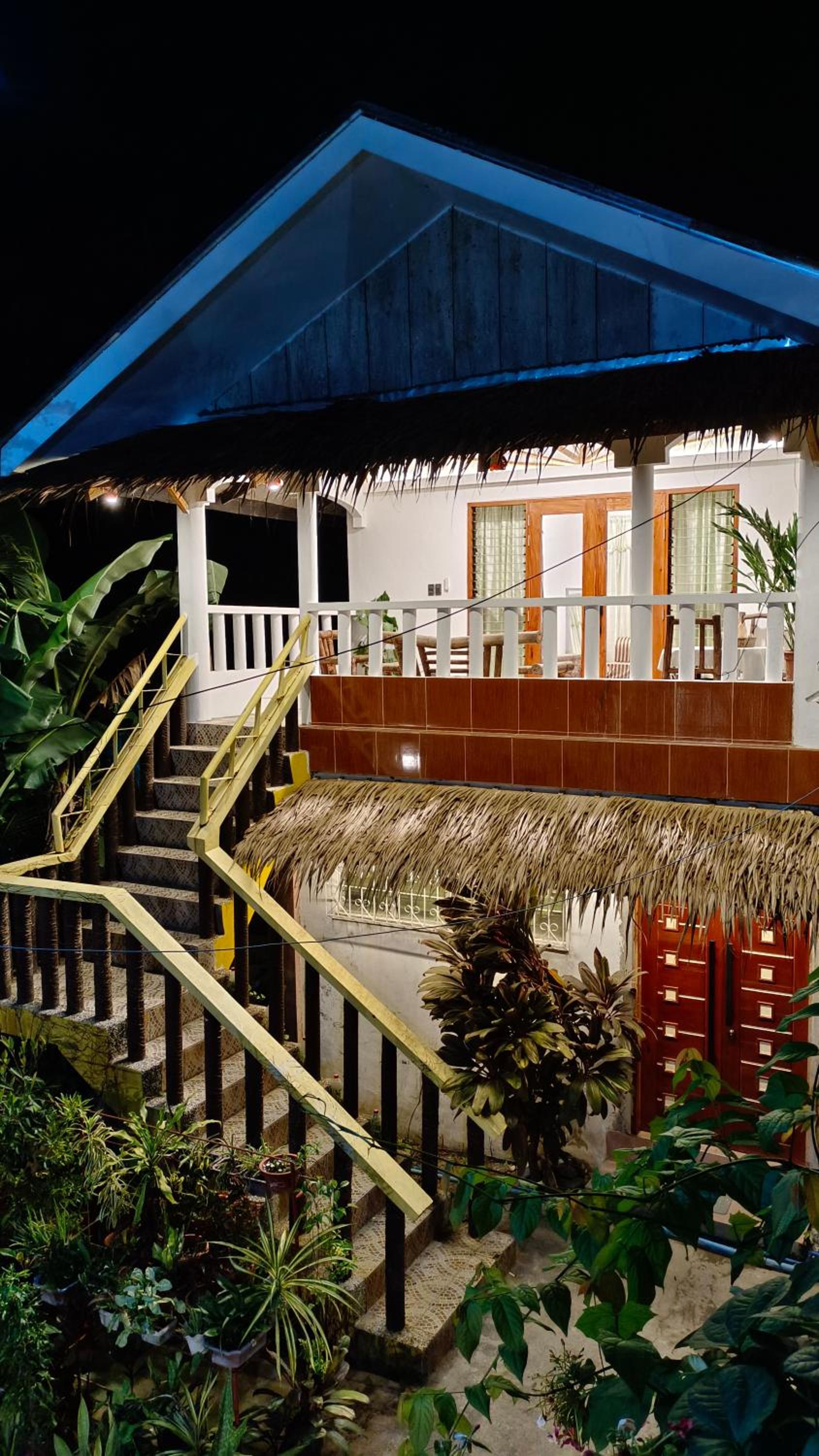 Quadruple Room with Balcony - Photo 13