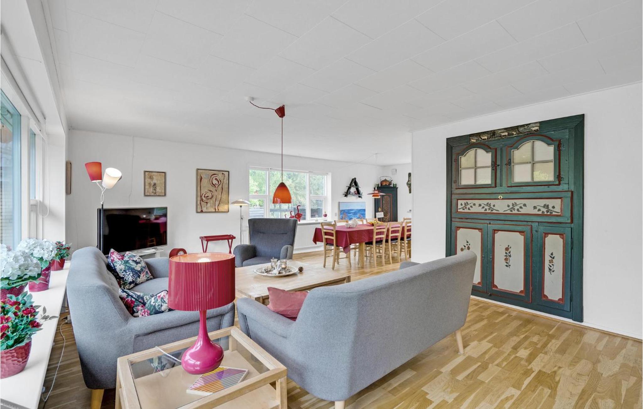 Four-Bedroom Holiday Home photo 1