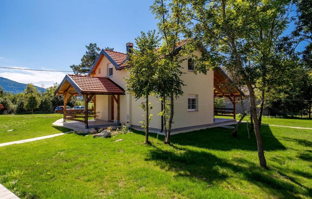 Three-Bedroom Villa photo 2