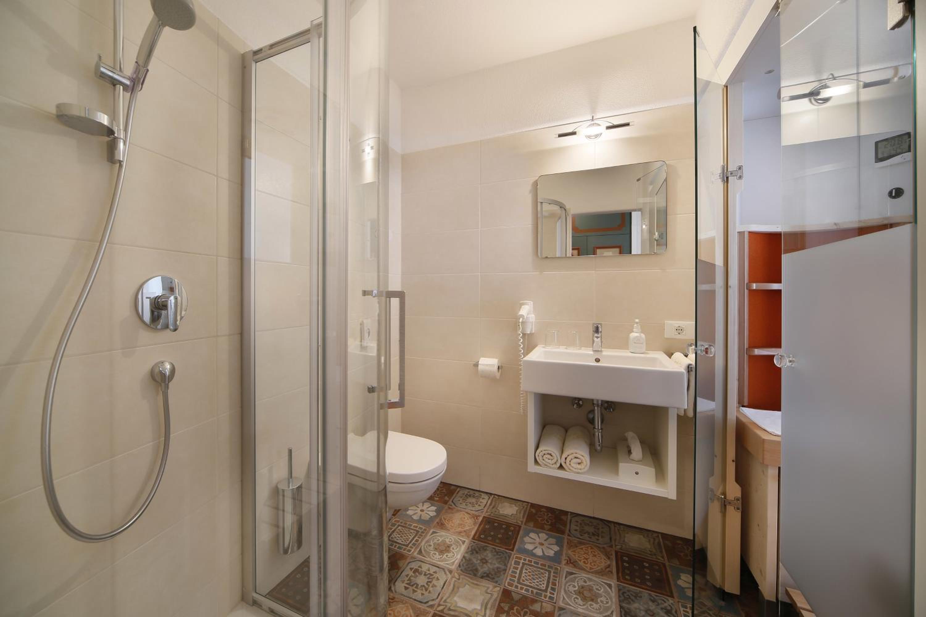 Comfort Double Room with Balcony - Photo 4