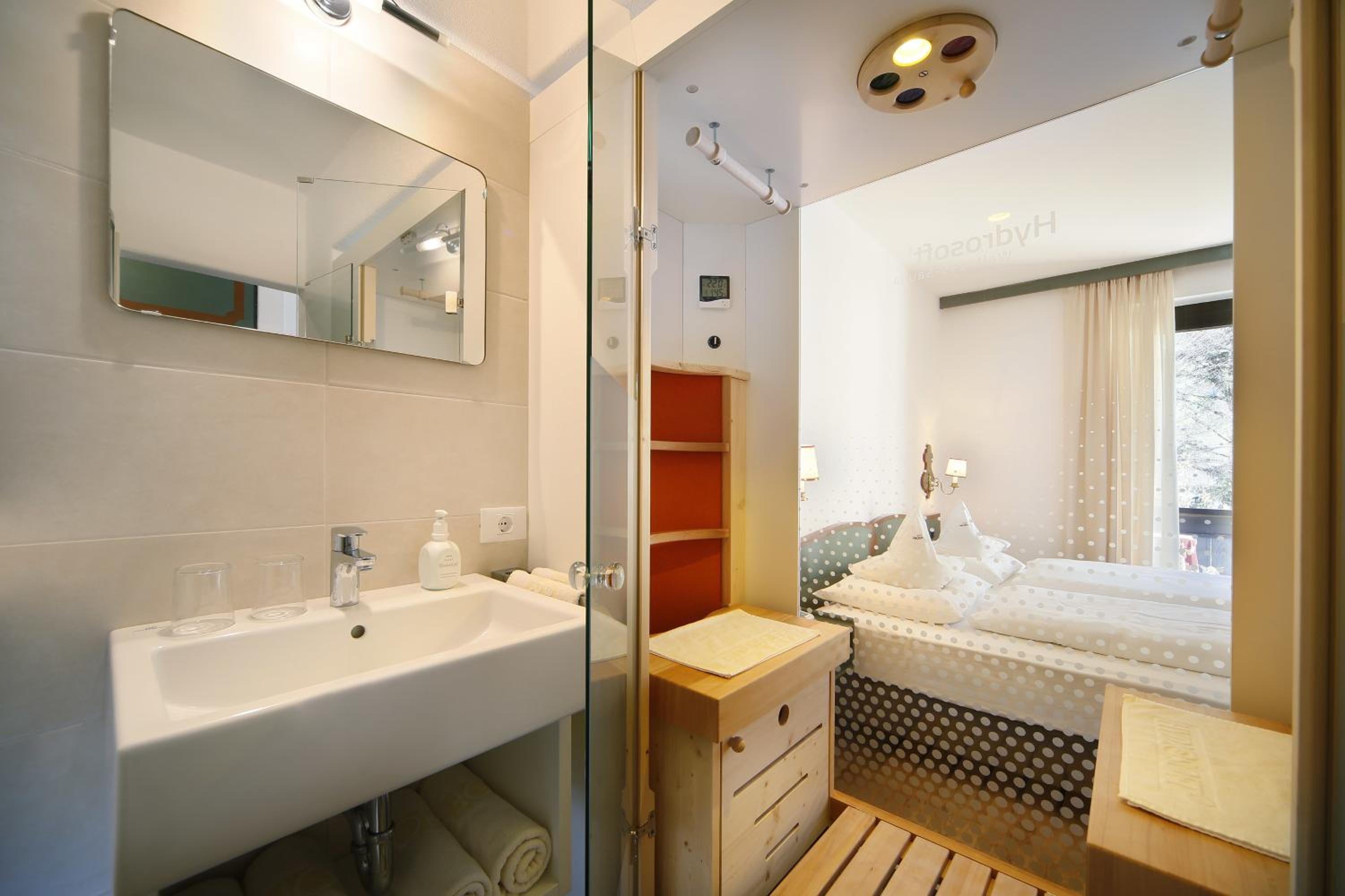 Comfort Double Room with Balcony - Photo 6
