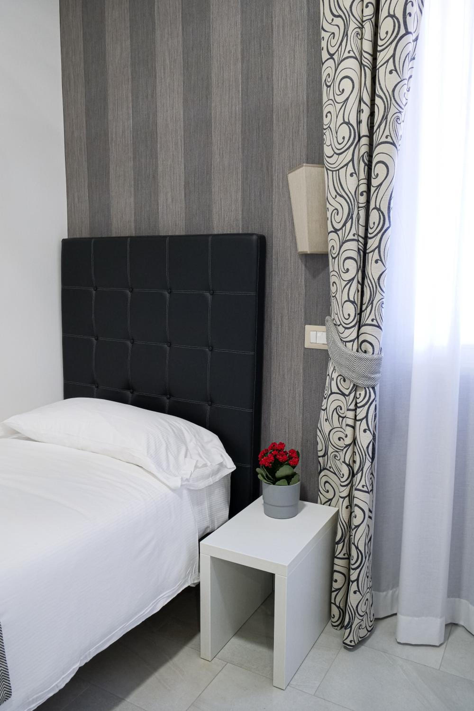 Standard Single Room photo 2