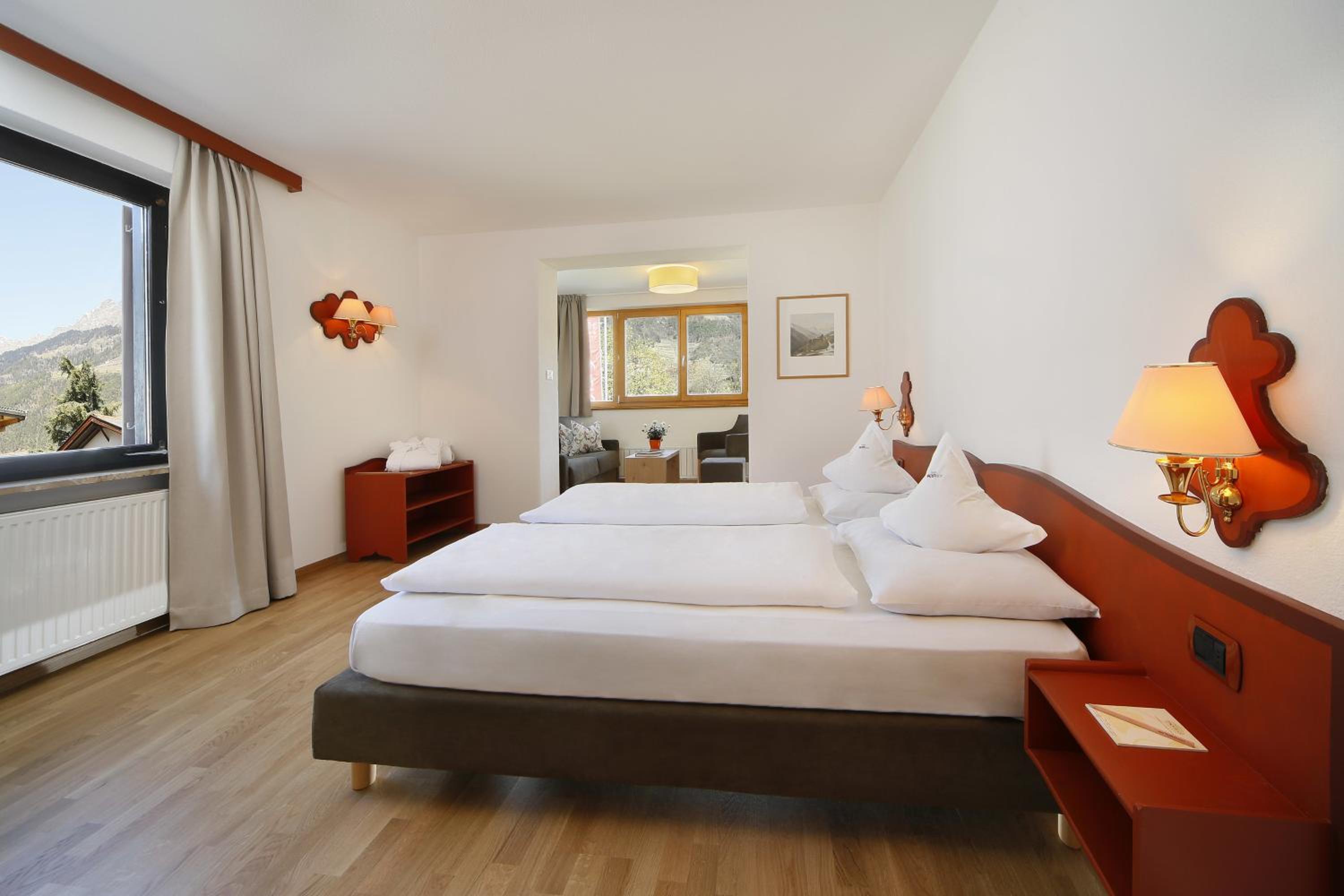Superior Double Room with Balcony - Photo 4