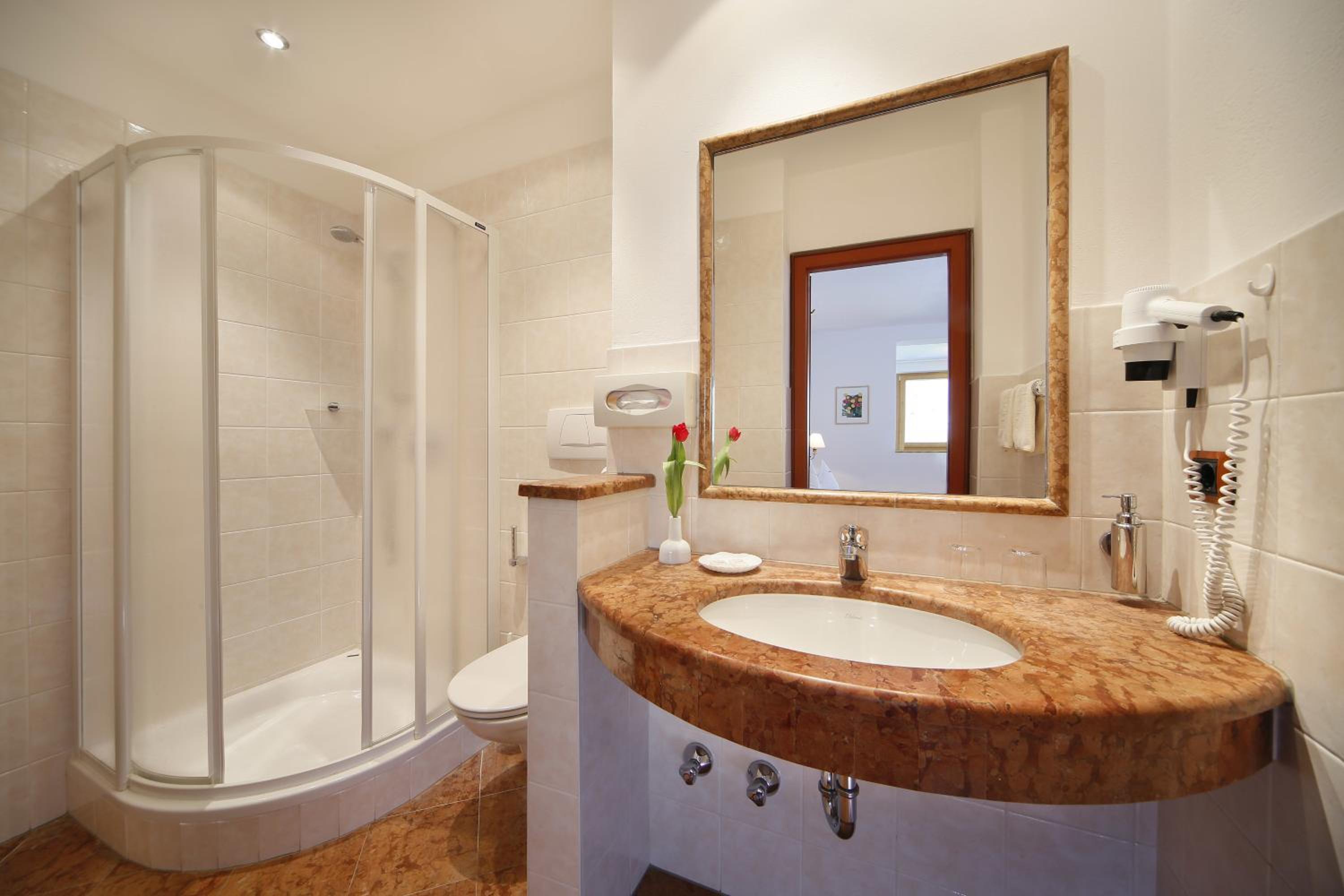 Superior Double Room with Balcony - Photo 3