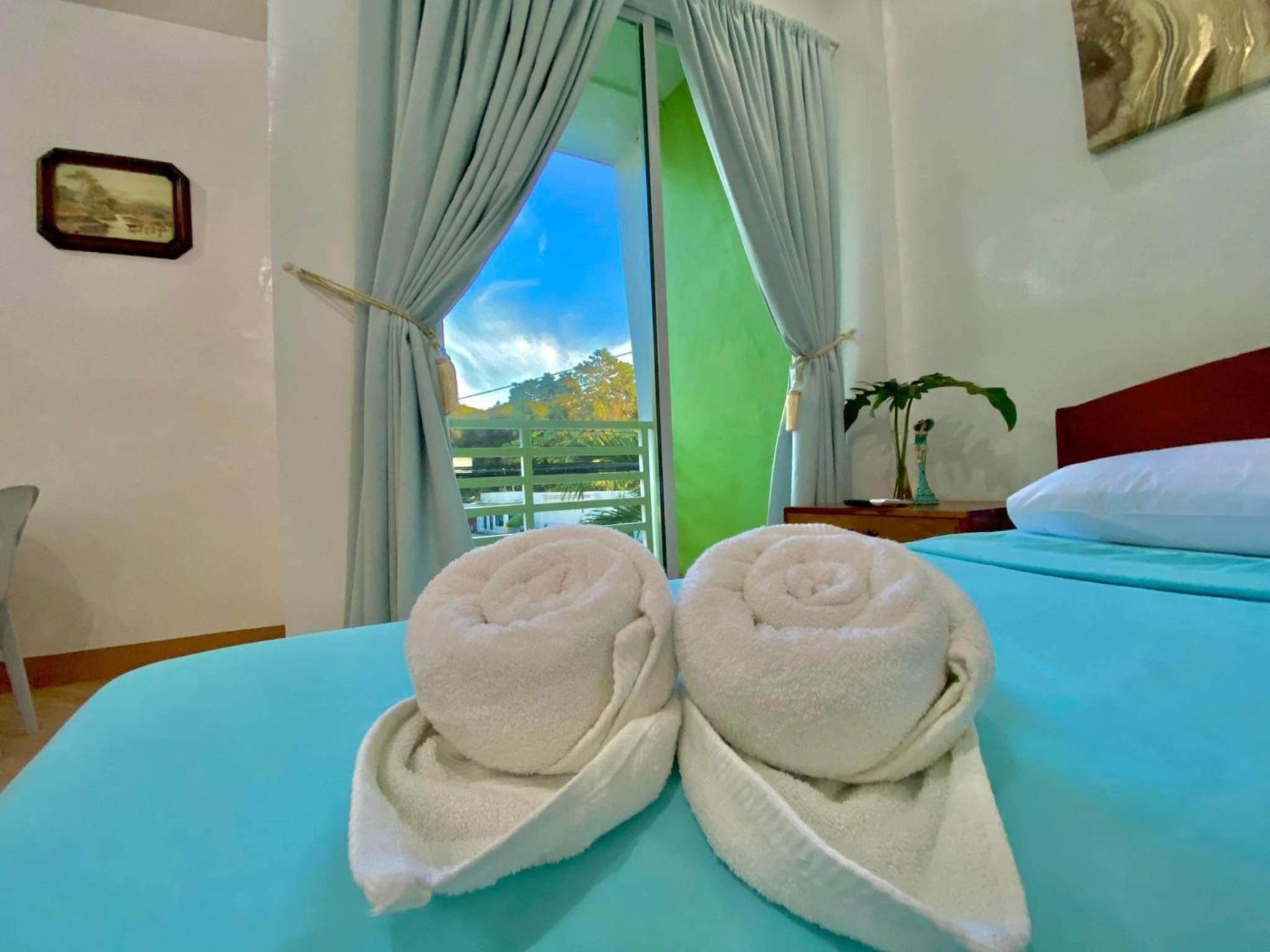 Deluxe Double Room - Photo 16