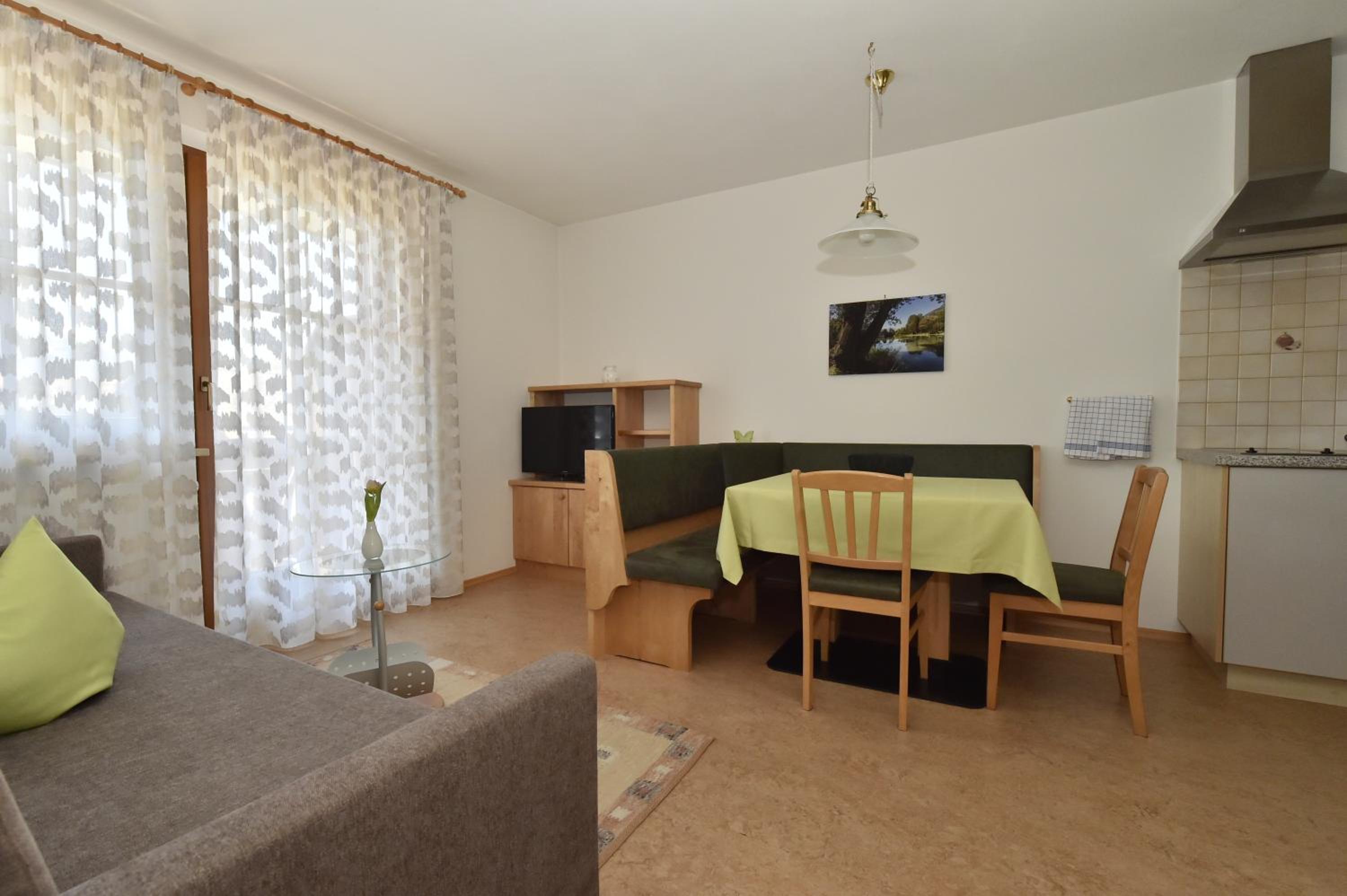 Apartment with Balcony photo 3