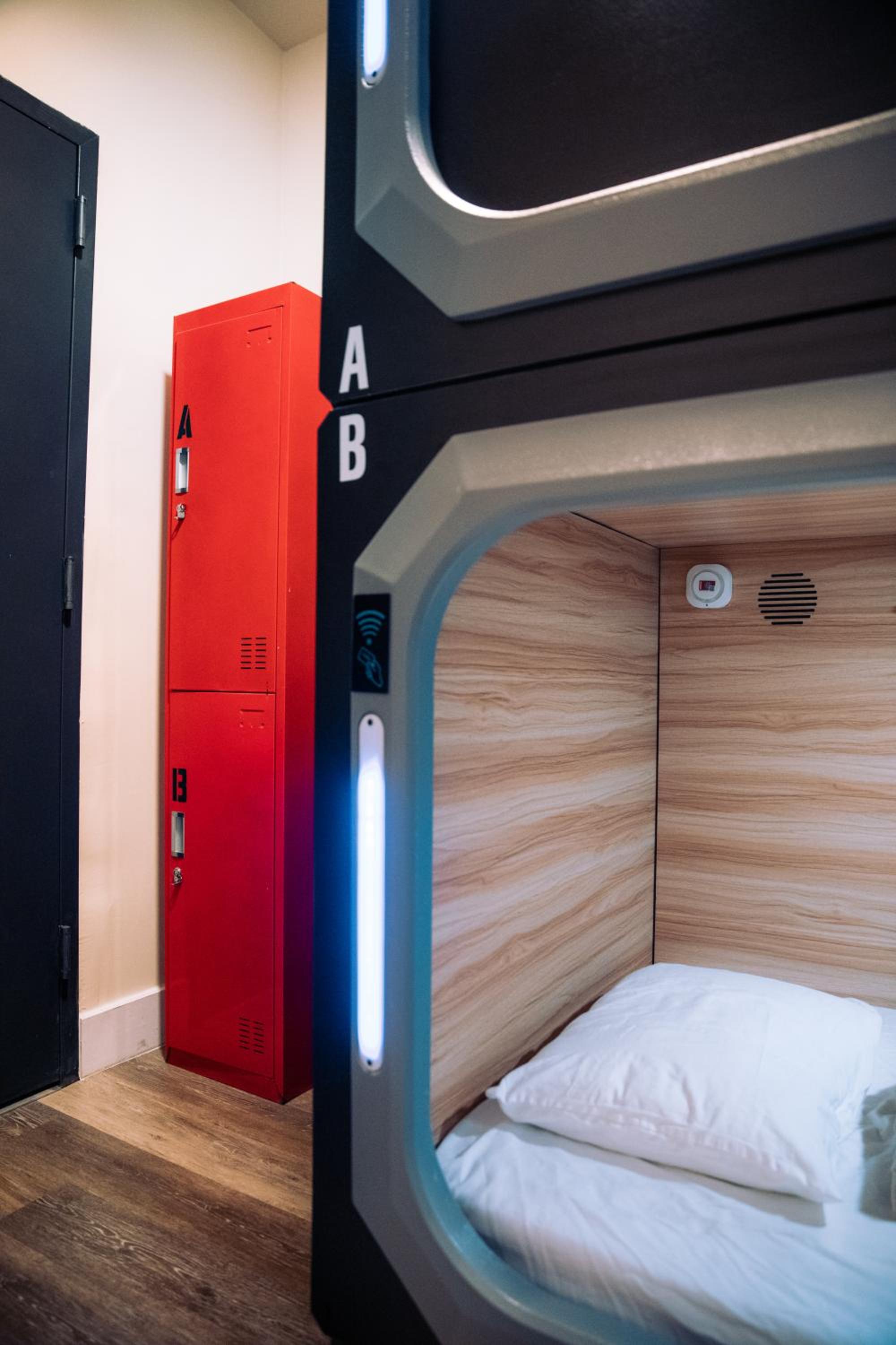 1 BED IN A 2 BED MIX STANDARD POD photo 3