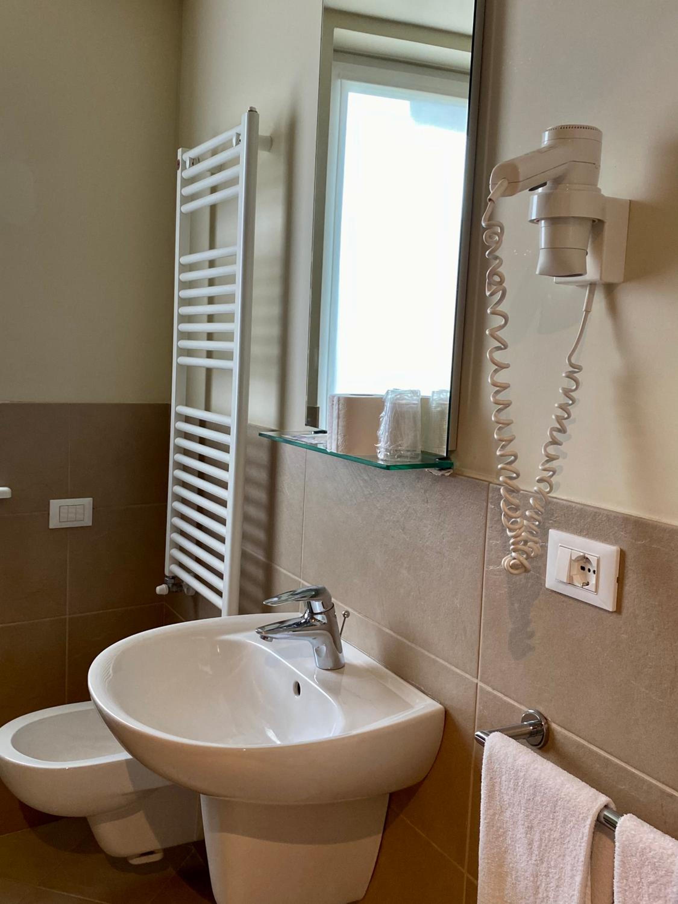 Double or Twin Room with Side Sea View photo 2