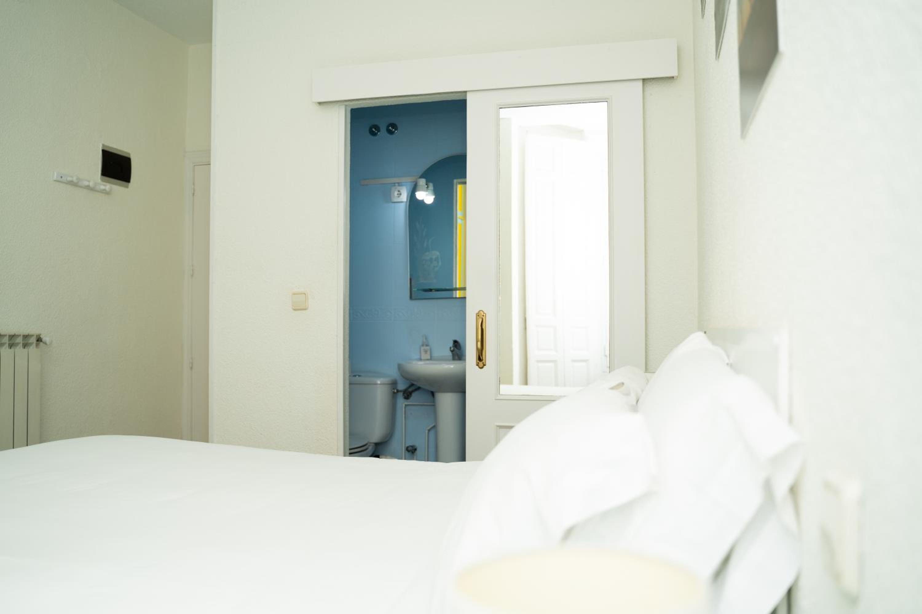 Double Room - Photo 3