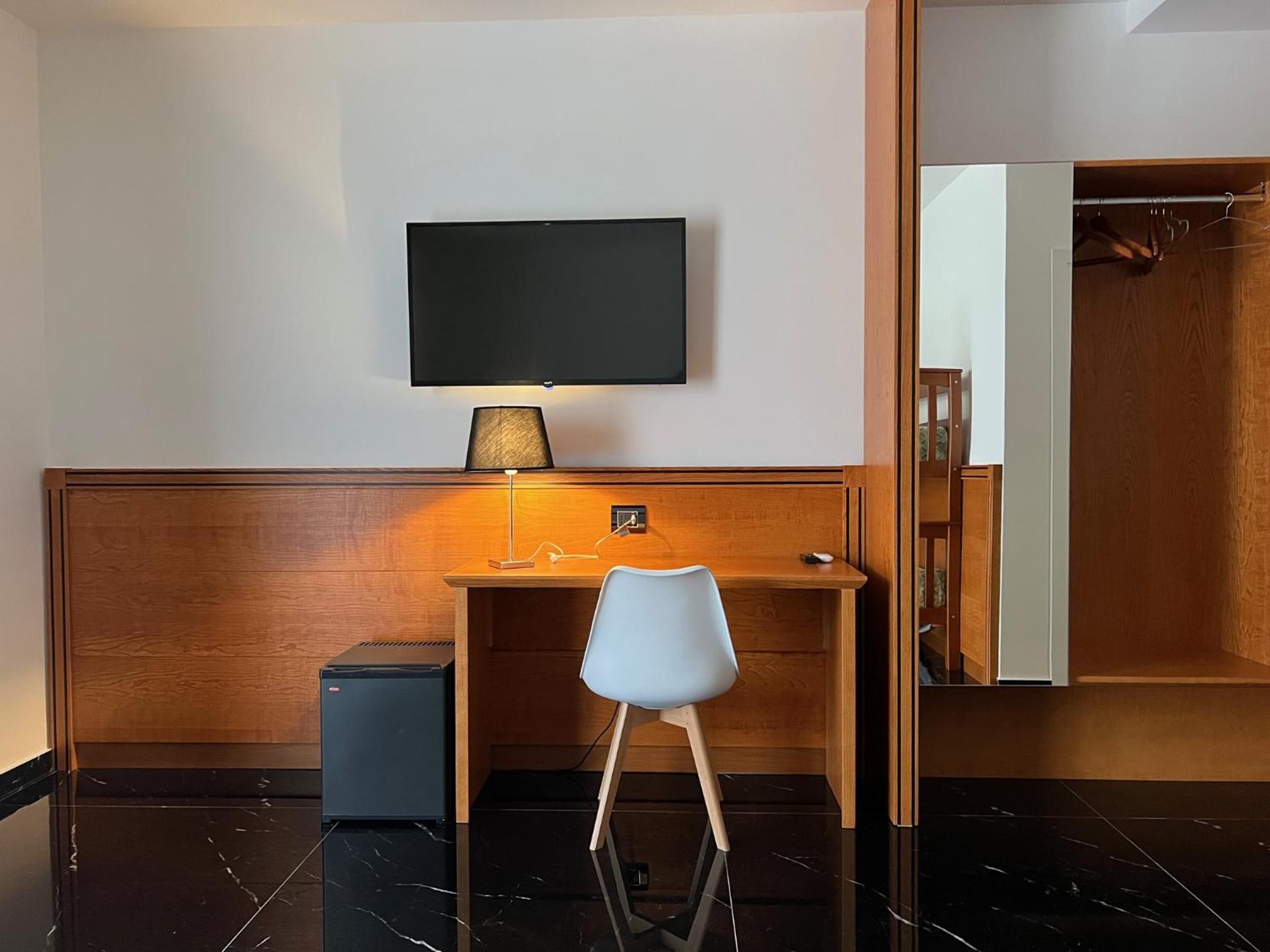 Deluxe Quadruple Room - Photo 11