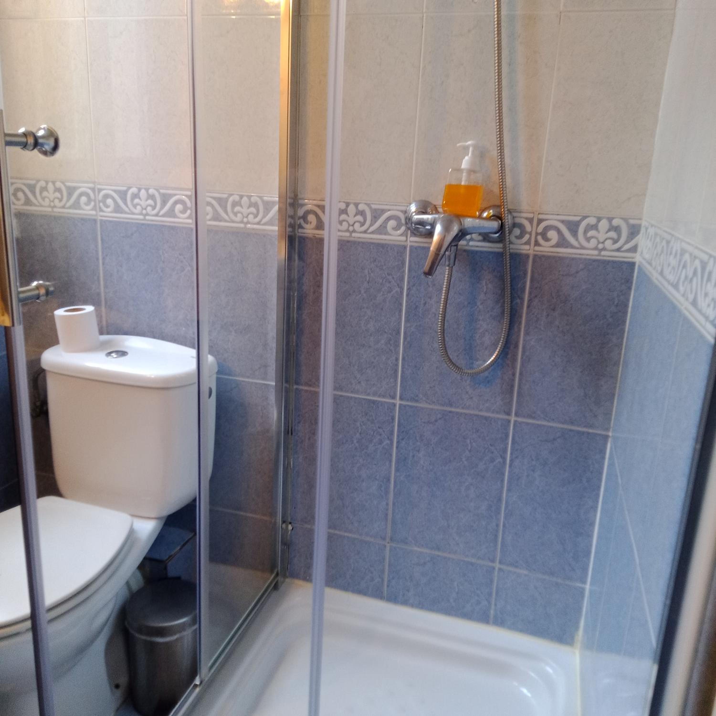 Twin Room - Photo 3