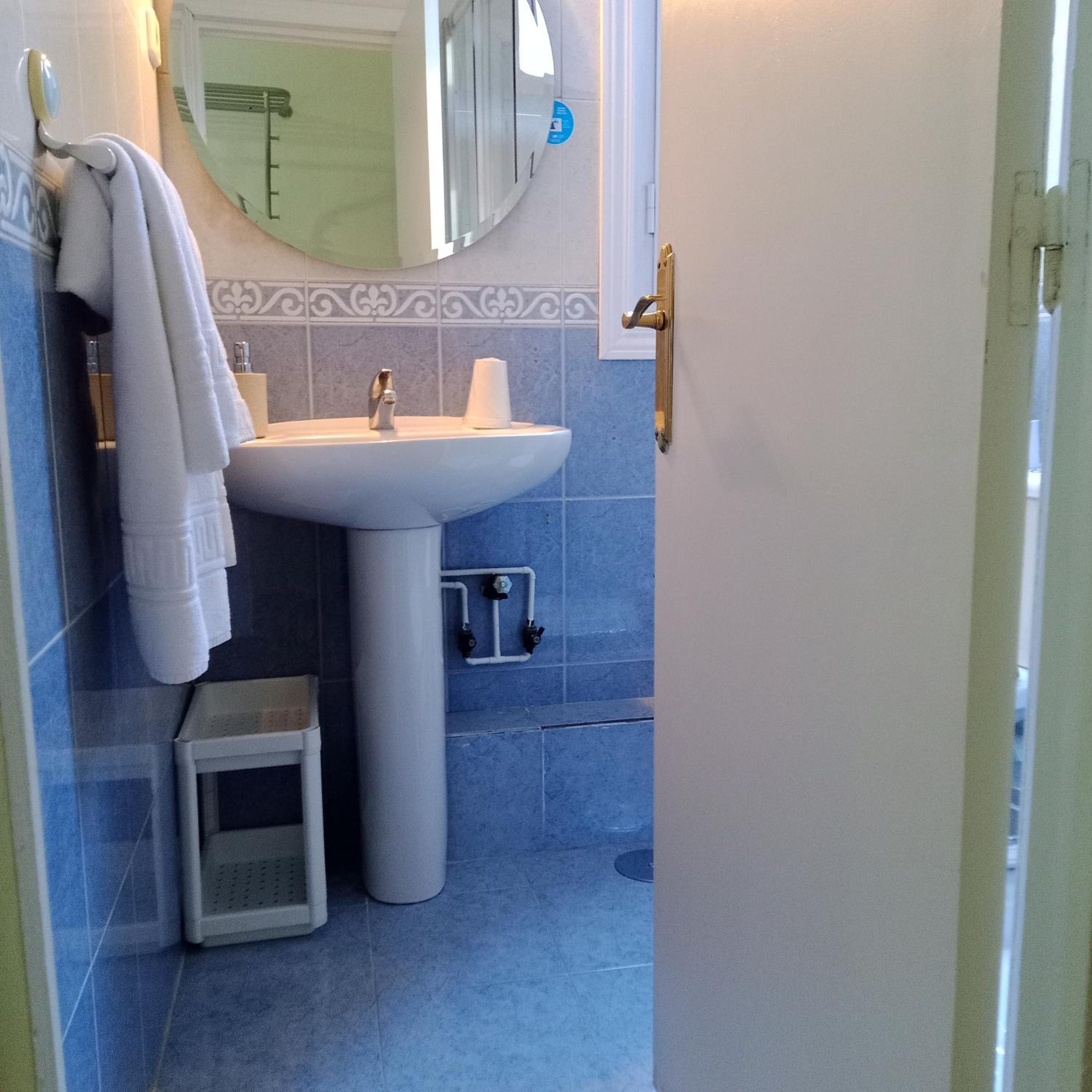 Twin Room - Photo 4
