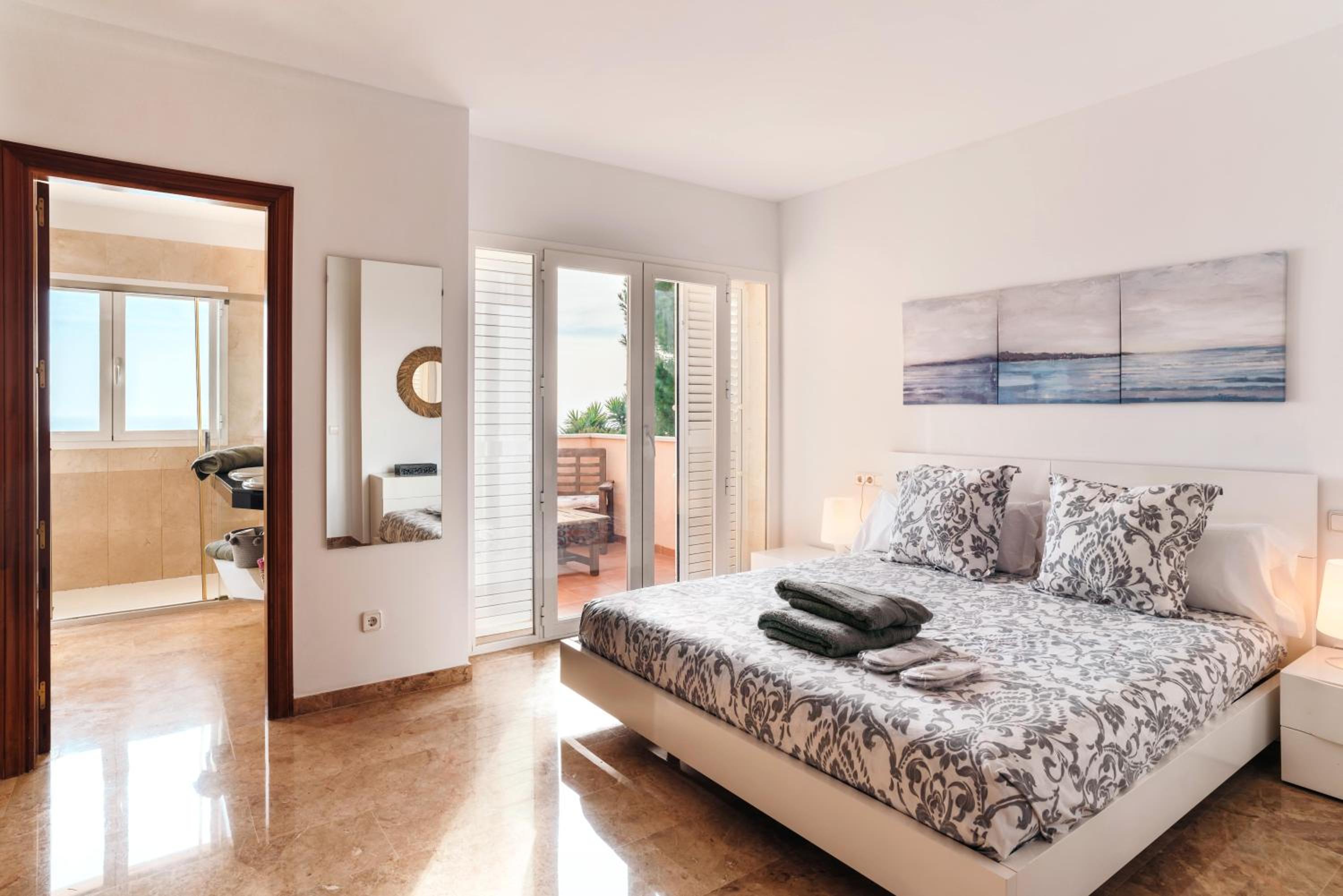 Villa photo 3