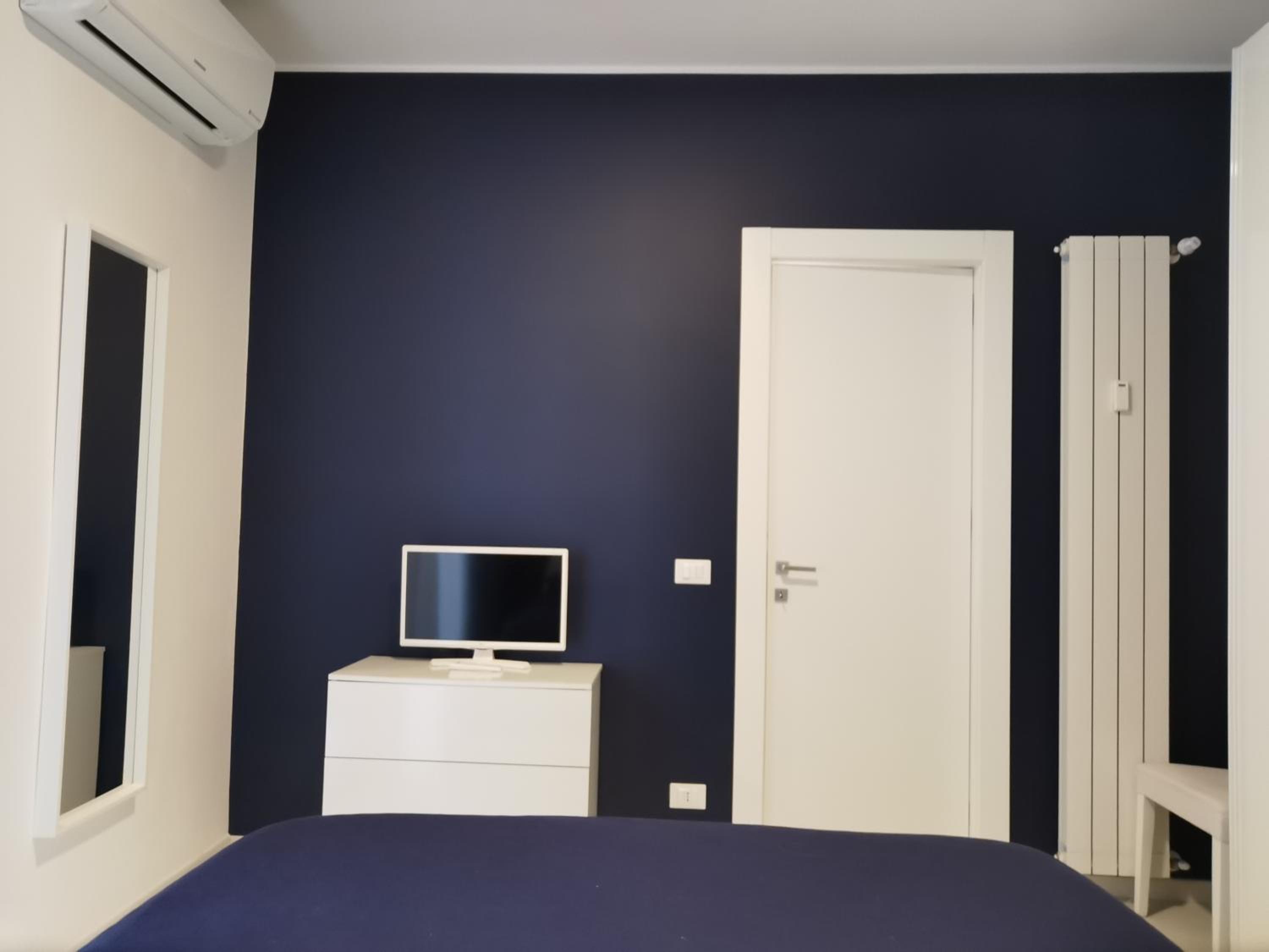 One-Bedroom Apartment photo 3