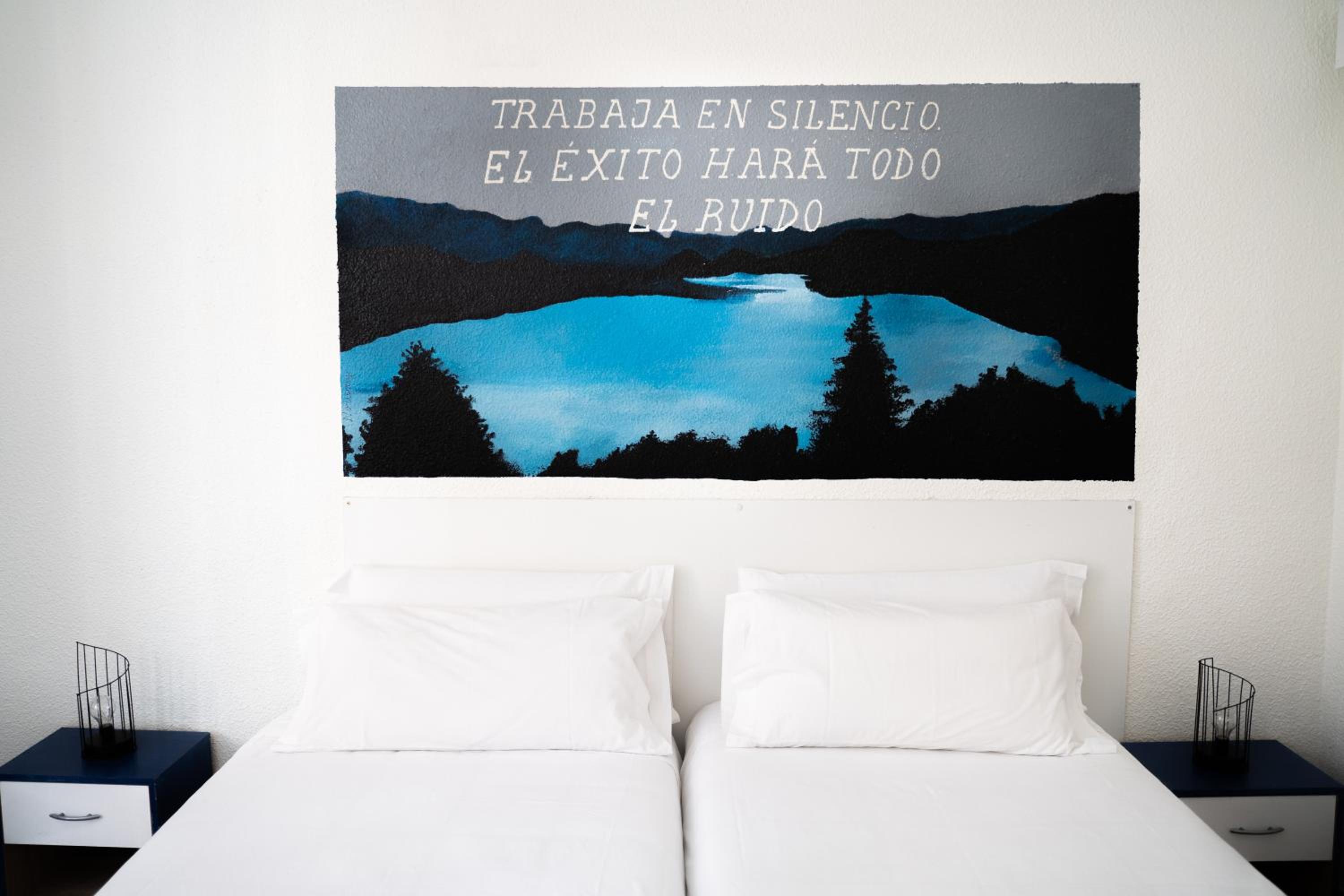 Superior Twin Room with City View - Photo 3