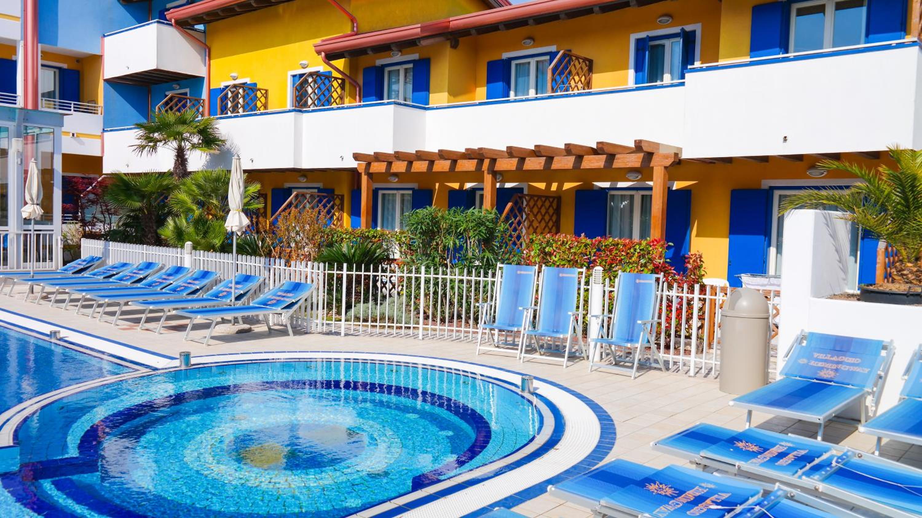 Villa with Balcony (2 Adults + 2 Children) - Photo 3