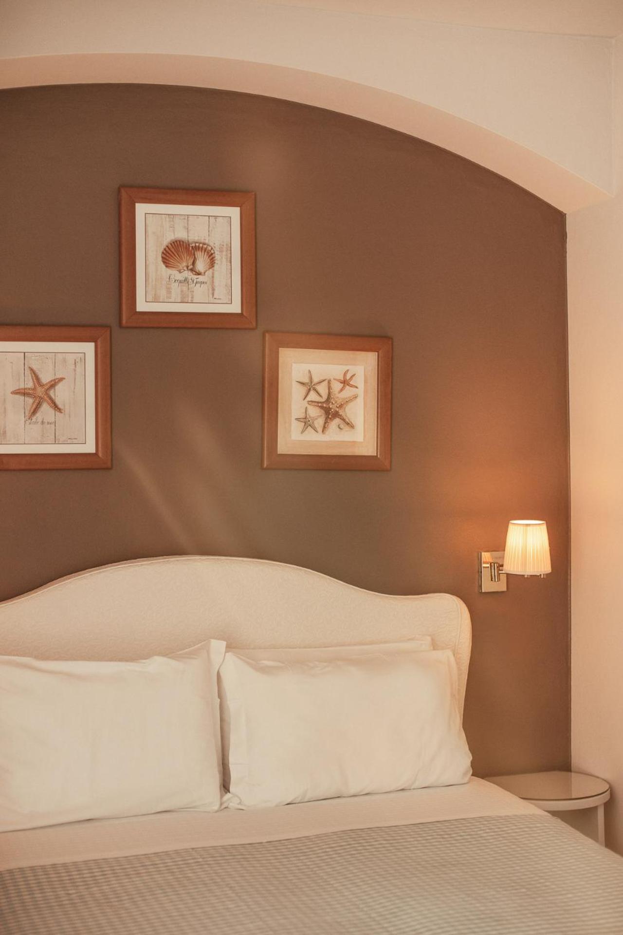Standard Double or Twin Room photo 3