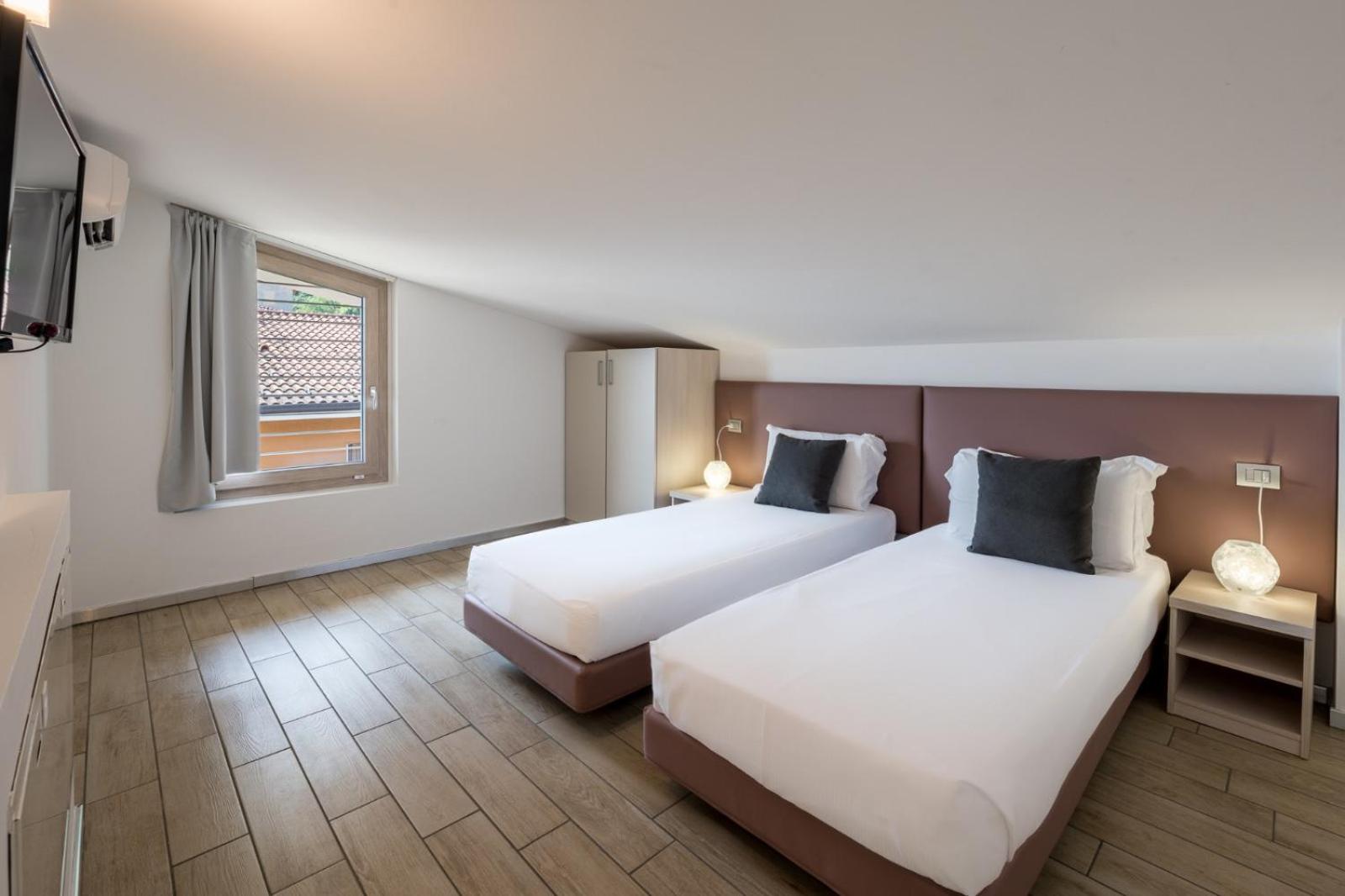 Deluxe Three-Bedroom Apartment - Split Level photo 1