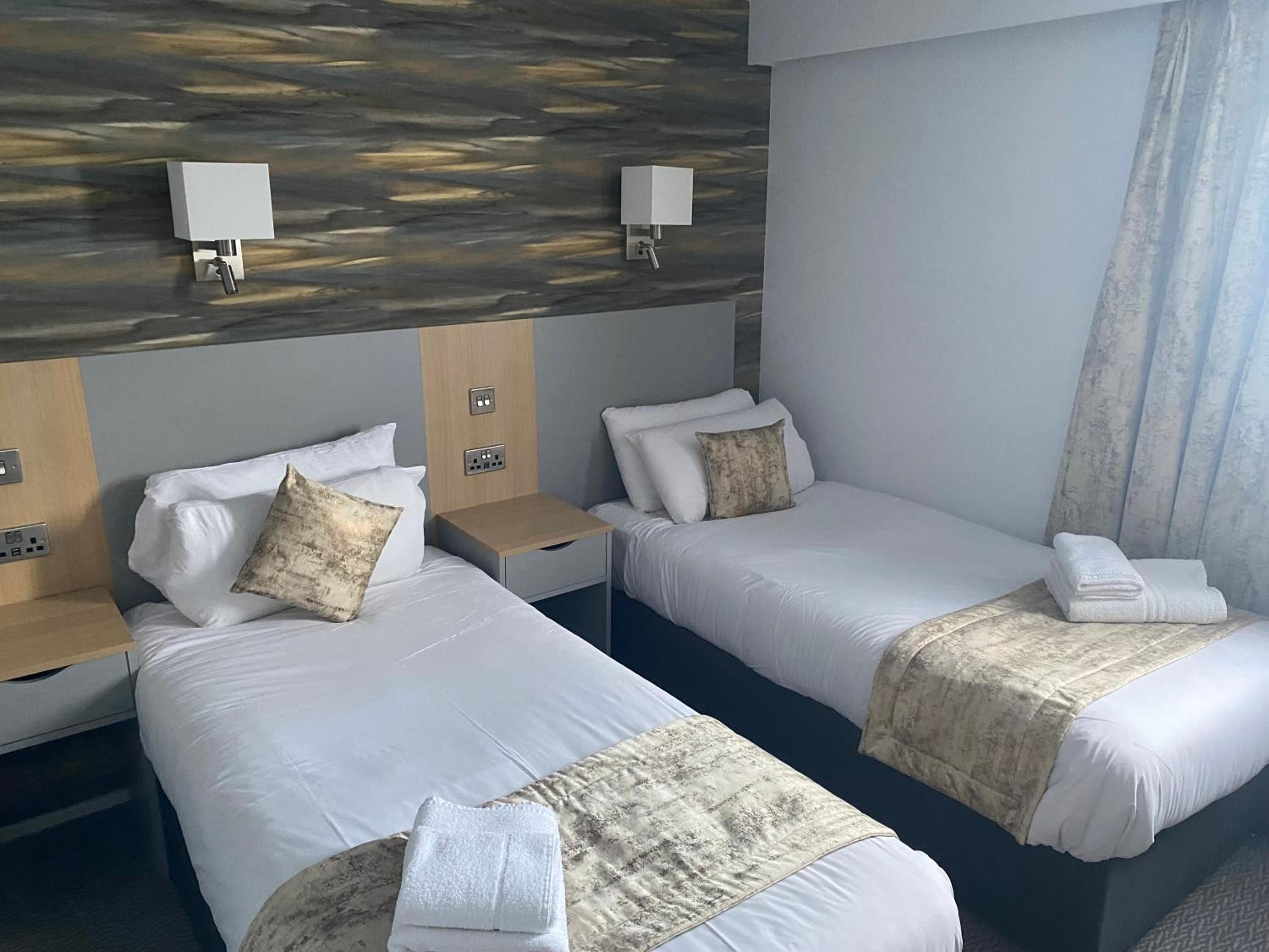 Twin Room - Photo 12