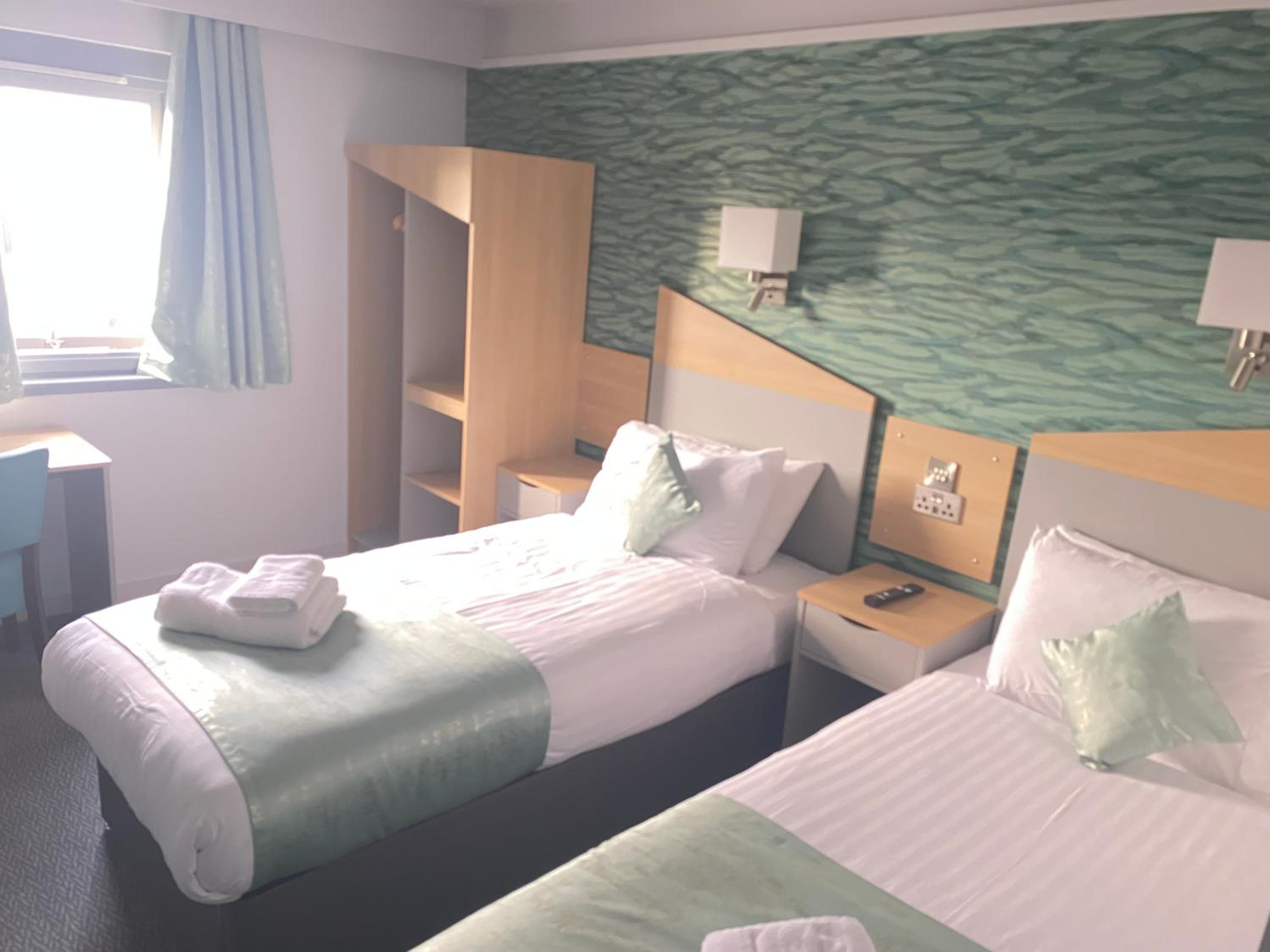 Twin Room - Photo 2