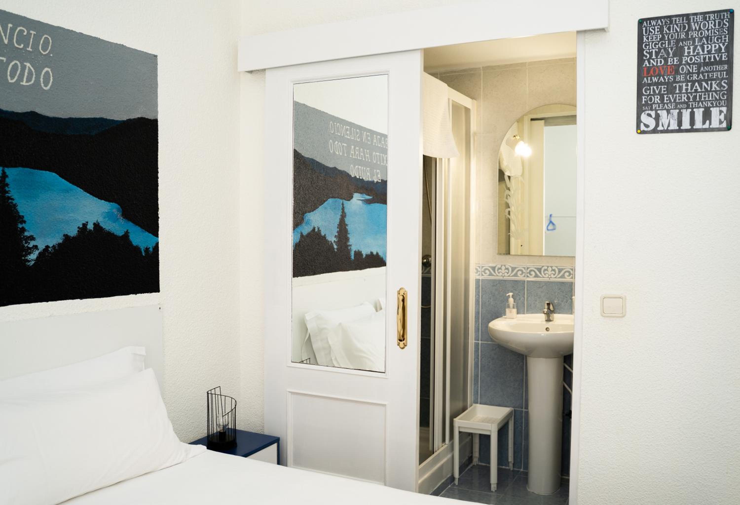Superior Twin Room with City View - Photo 1